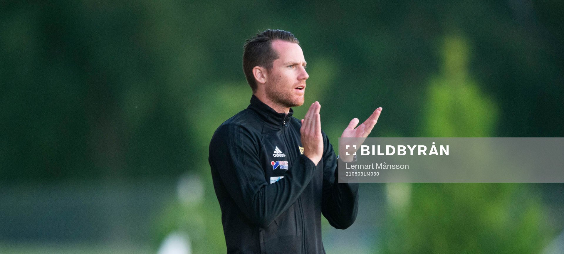 IFK Hässleholms tränare Johan Persson i matchen i division 2 mellan IFK Hässleholm och Prespa Birlik i Hässleholm 4 augusti 2021.