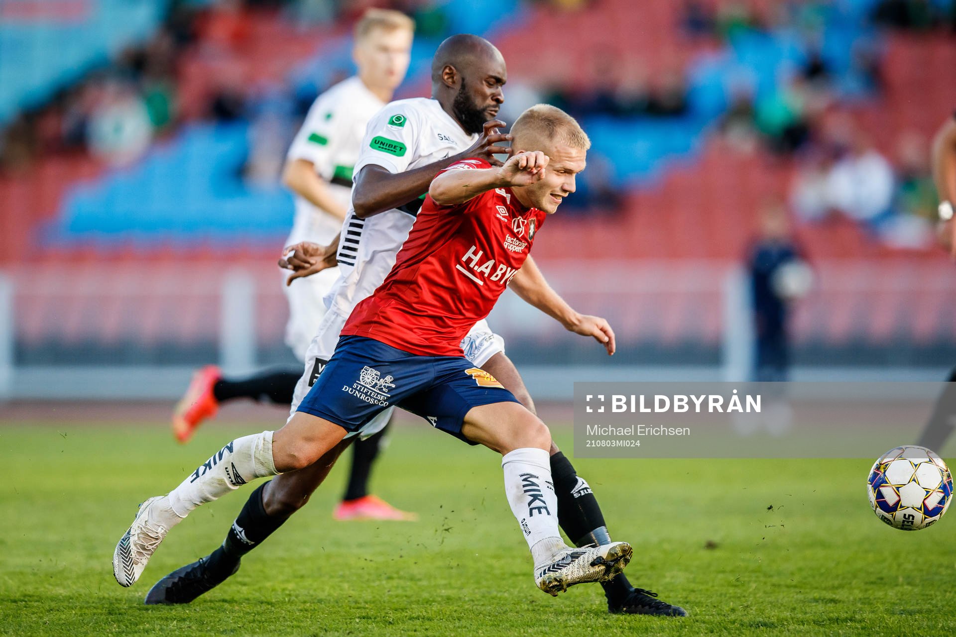 GAIS Boris Lumbana och Örgrytes Hampus Dahlqvist