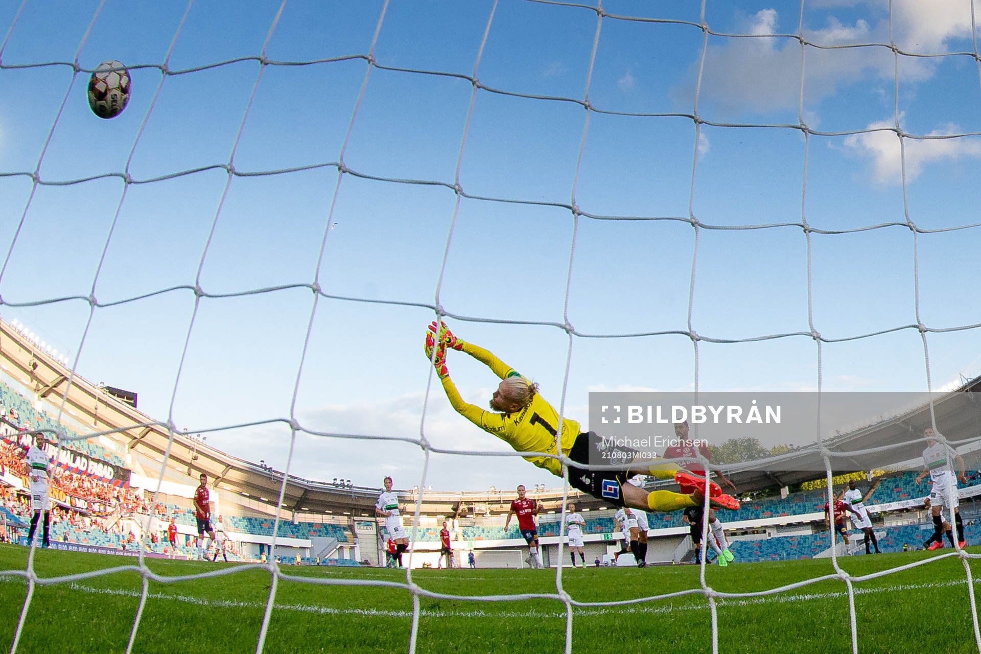 Örgrytes Anton Andreasson skjuter 1-0 bakom GAIS målvakt