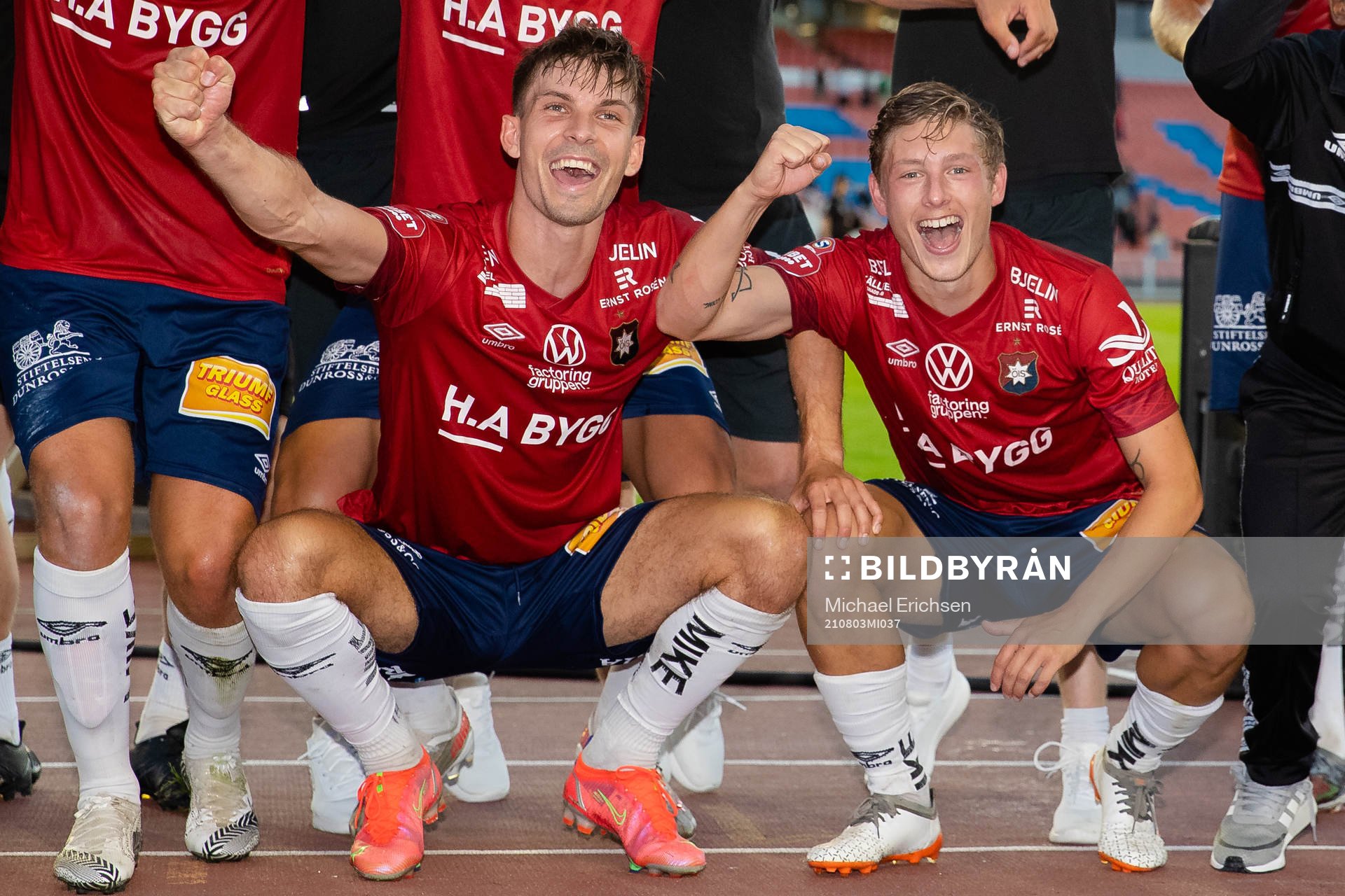 Örgrytes Daniel Paulson och Anton Andreasson  firar segern