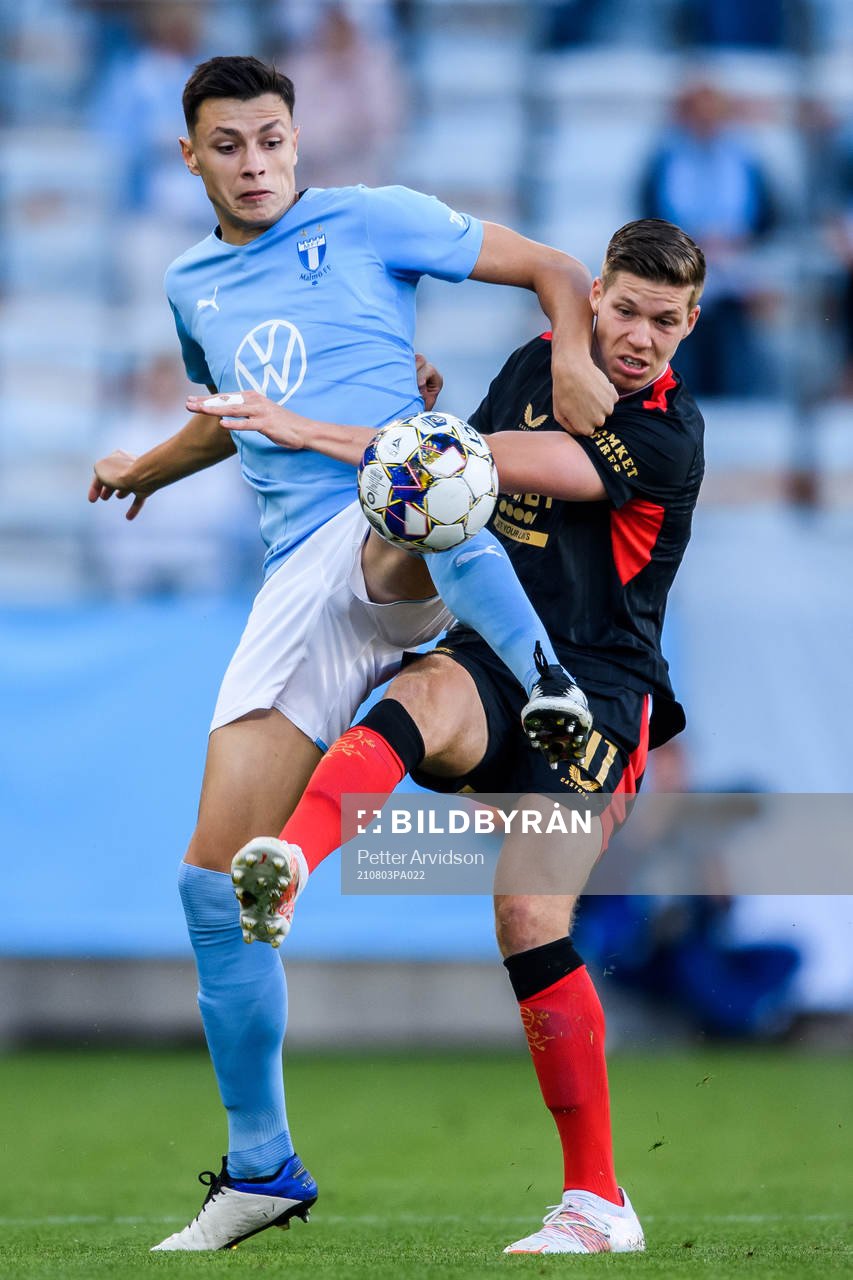 Anel Ahmedhodzic of Malmö FF and Cedric Itten of Rangers