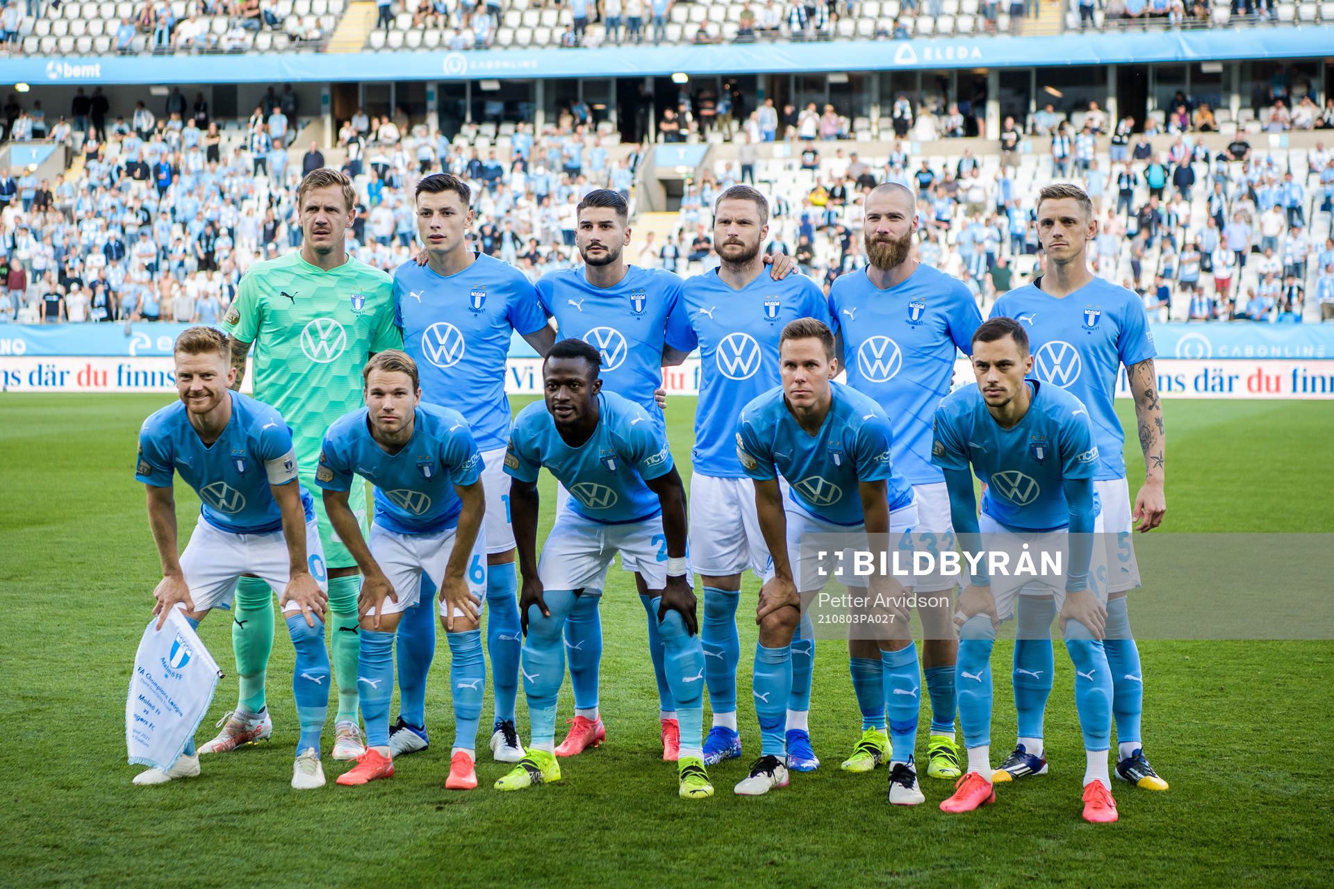 The starting eleven of Malmö FF pose for a photo