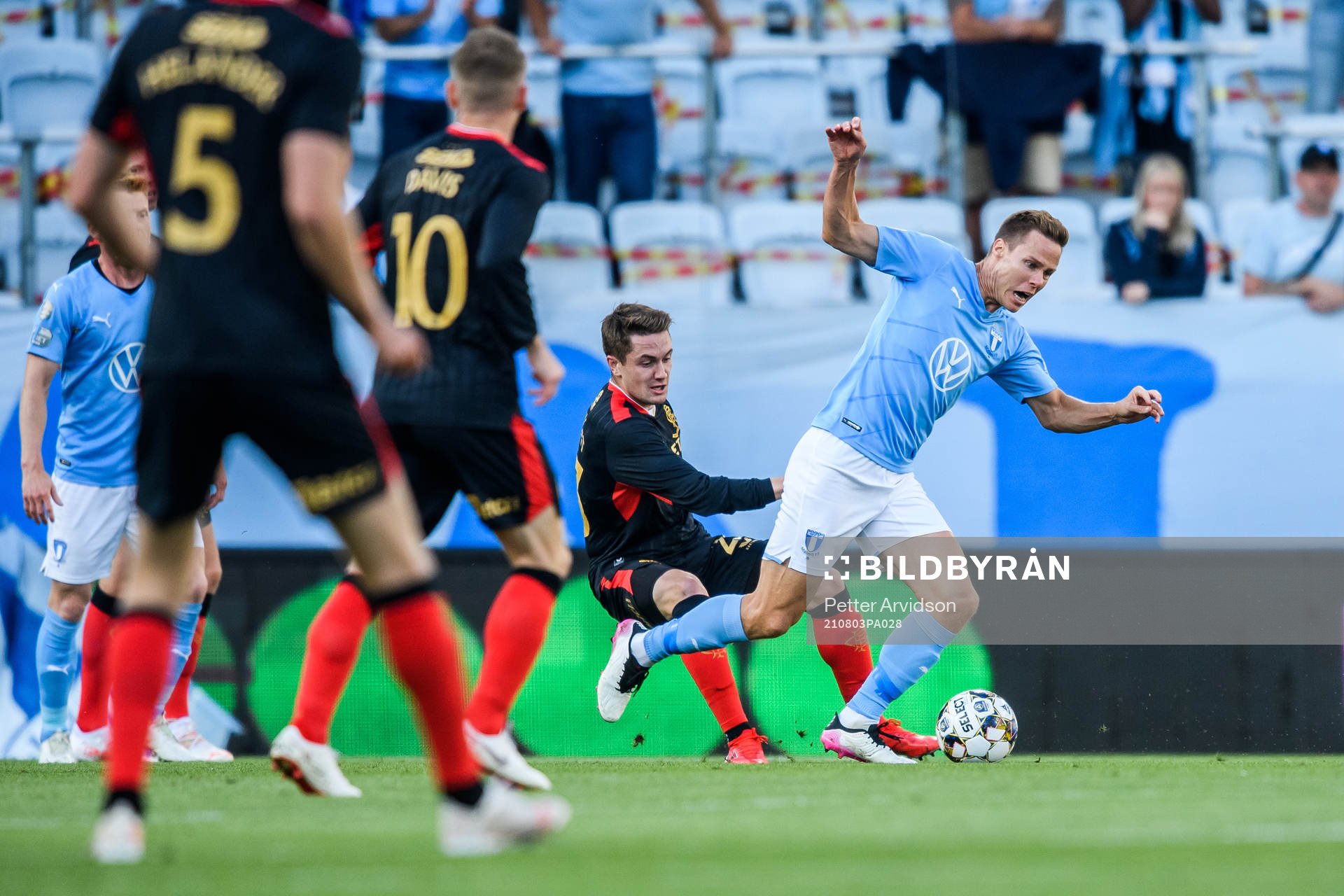 Scott Wright of Rangers and Niklas Moisander of Malmö FF