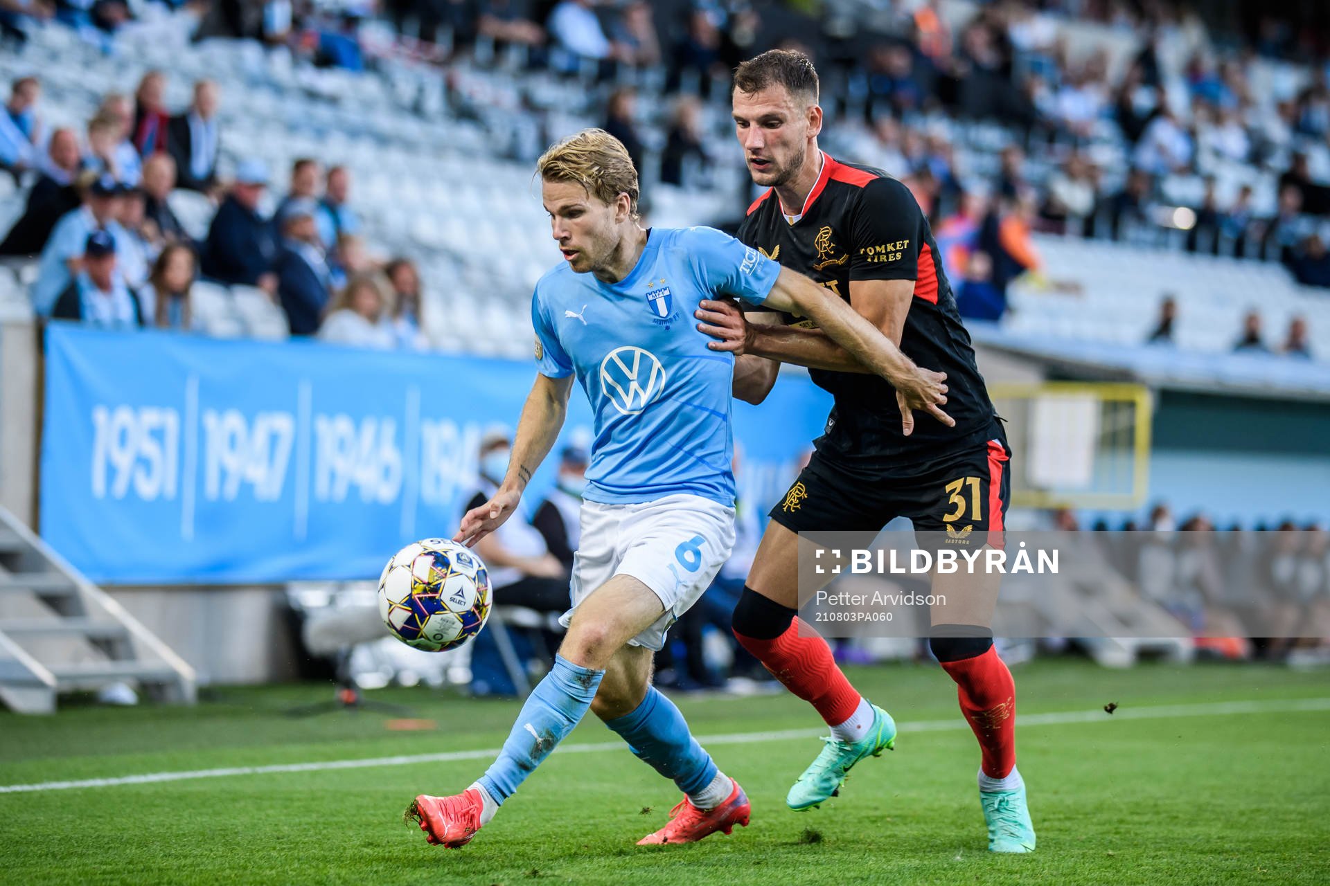 Oscar Lewicki of Malmö FF och Borna Barisic of Rangers