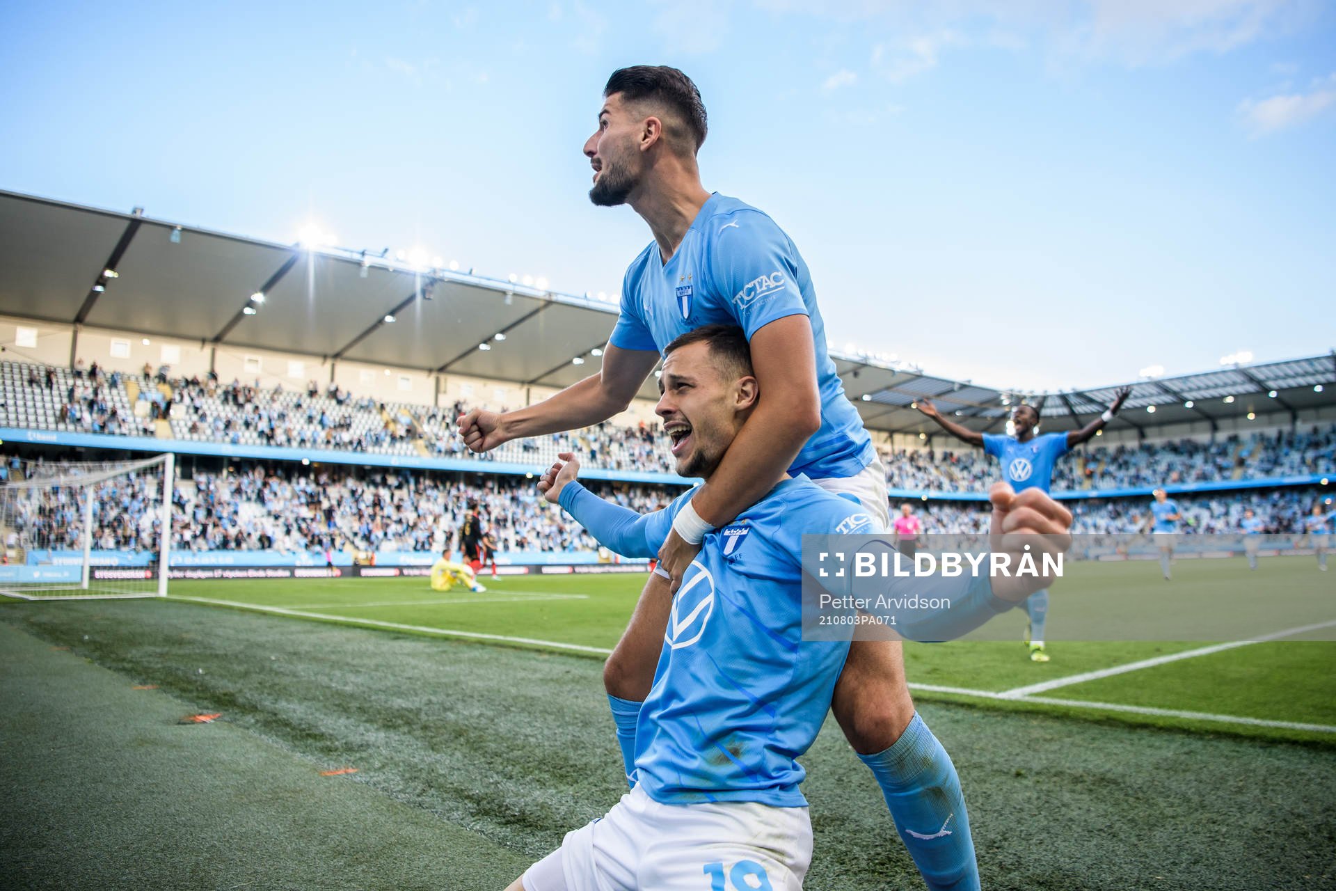 Veljko Birmancevic of Malmö FF celebrates together with