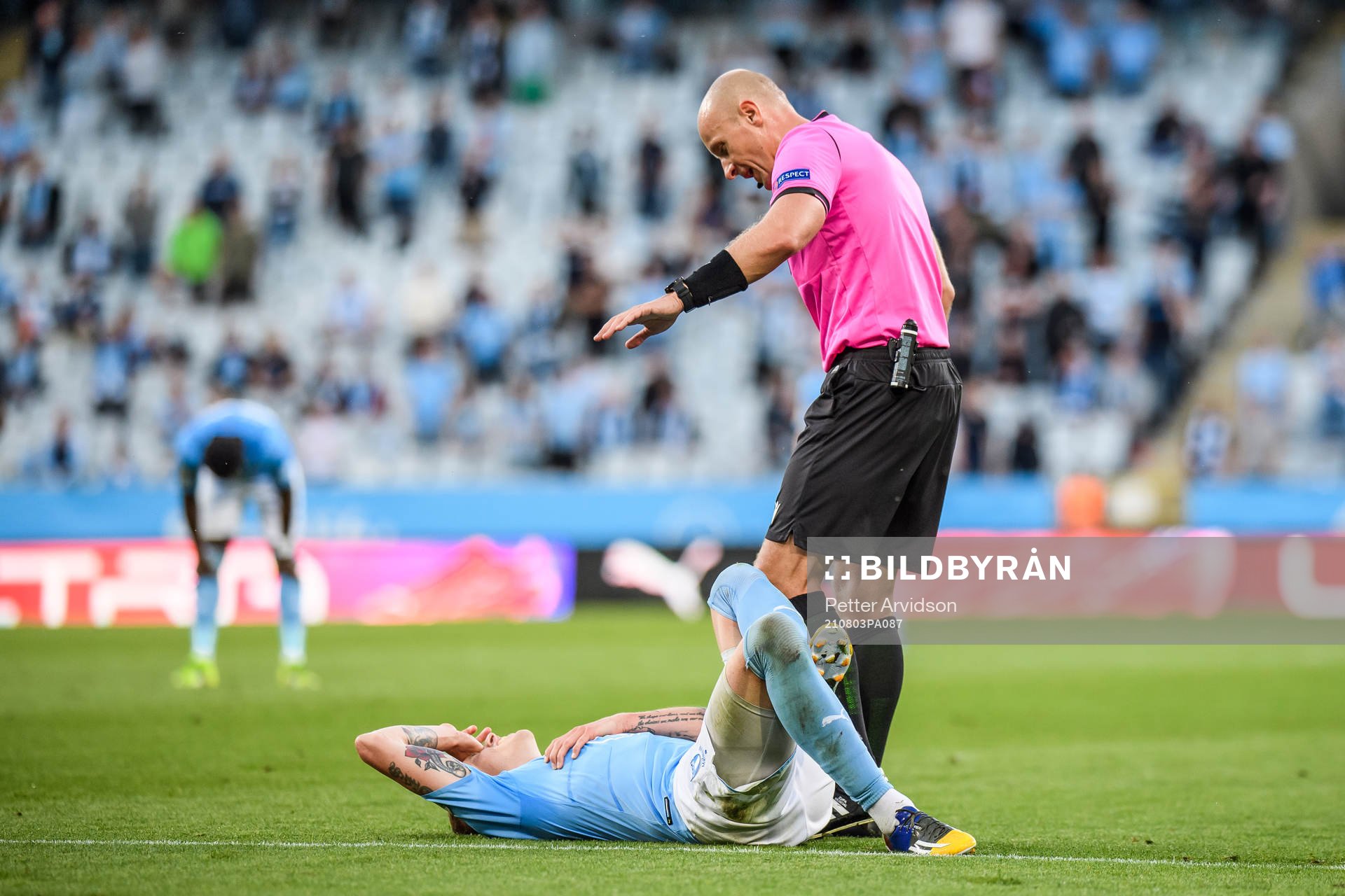 Sören Rieks of Malmö FF and Referee Szymon Marciniak