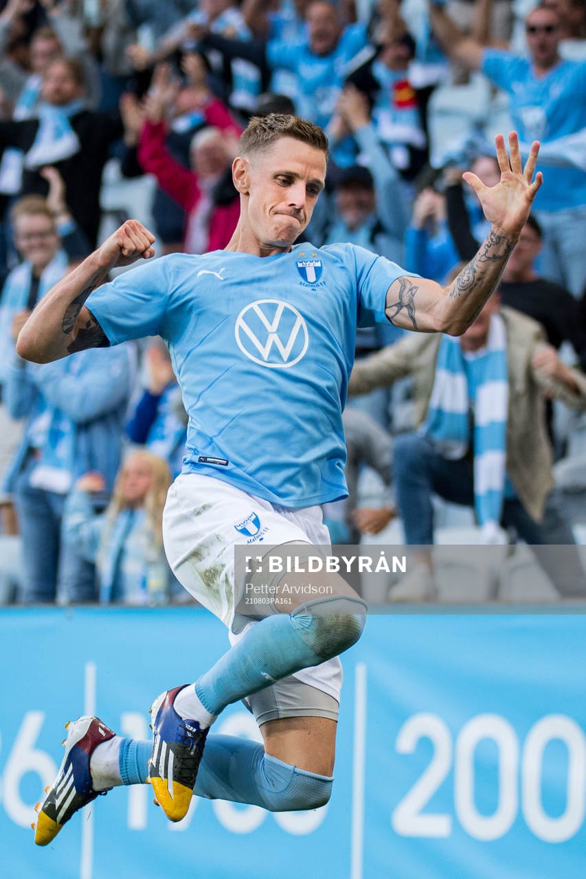 Sören Rieks of Malmö FF celebrates