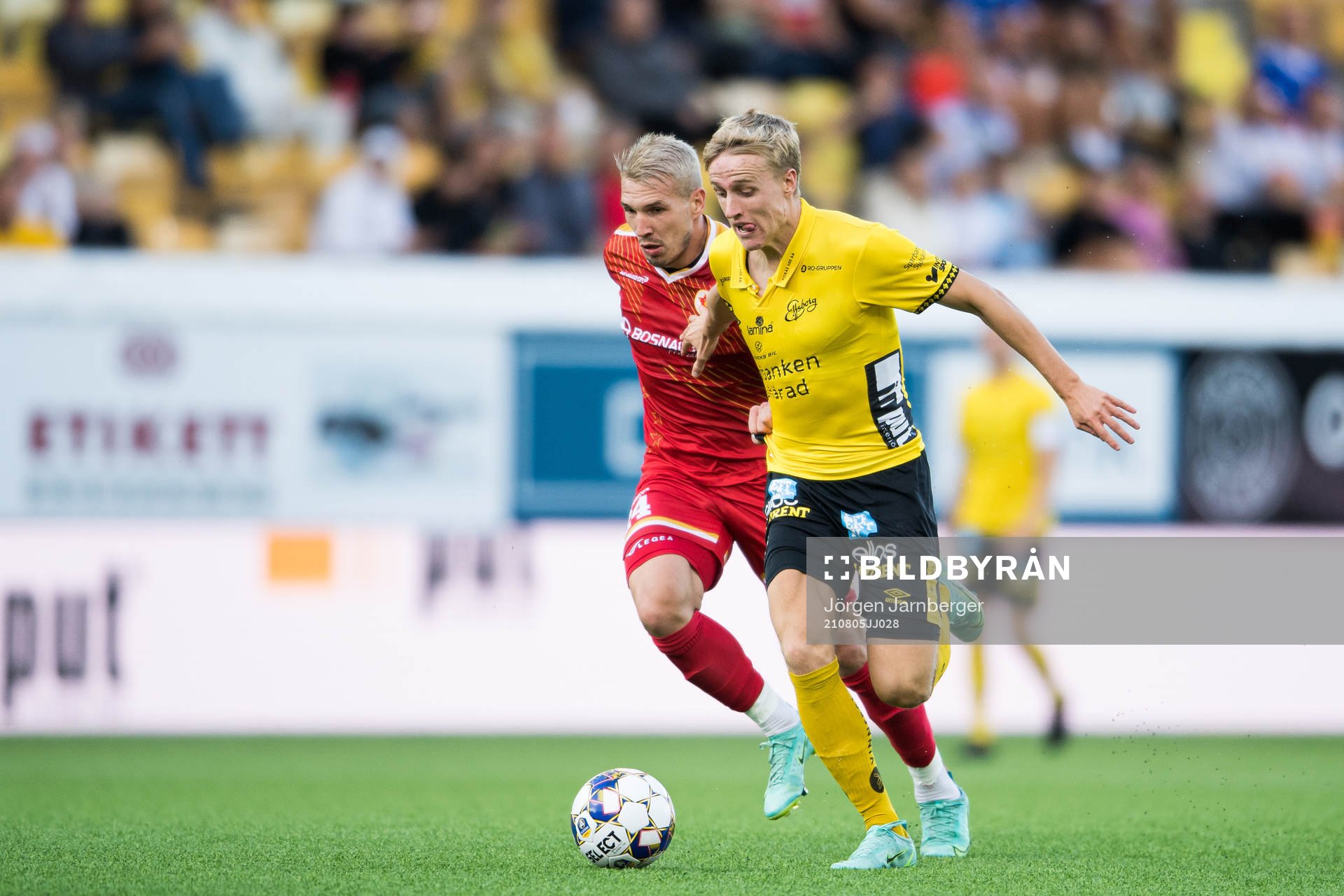 Jeppe Møldrup Okkels of Elfsborg and Dino Hasanović of