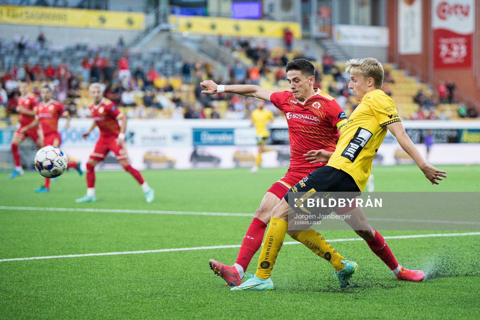 Haris Ovčina of Velez Mostar and Jeppe Møldrup Okkels of