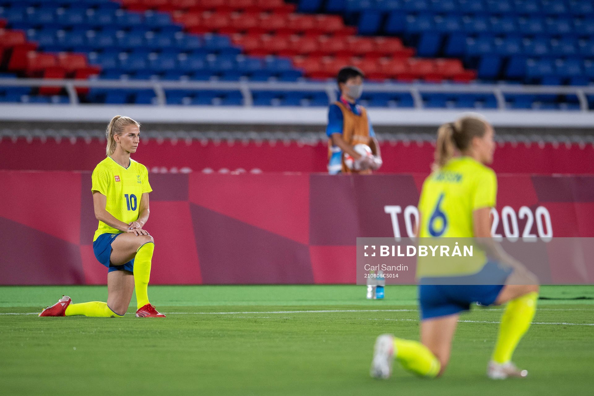 Sofia Jakobsson of Sweden take a knee