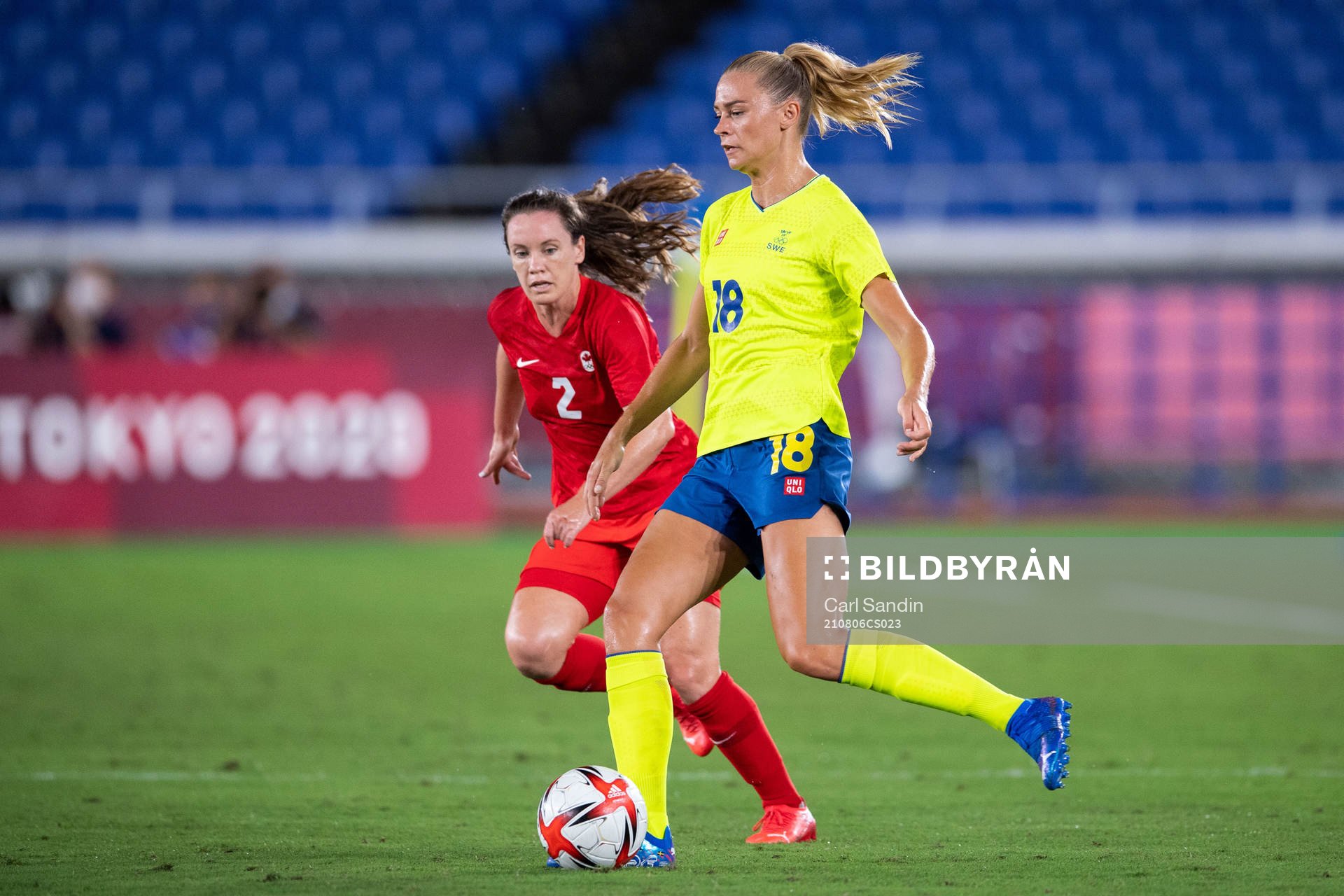 Allysha Chapman of Canada and Fridolina Rolfö of Sweden in