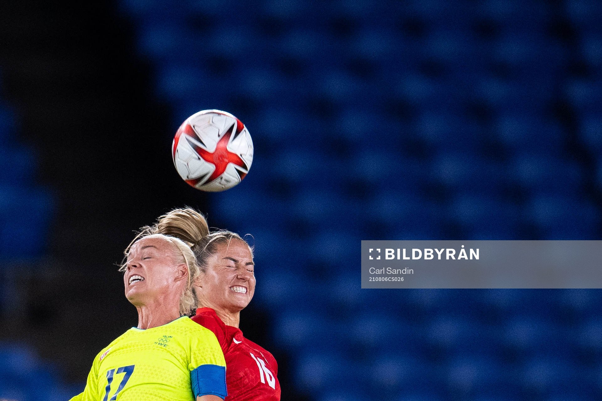 Caroline Seger of Sweden and Janine Beckie of Canada  in