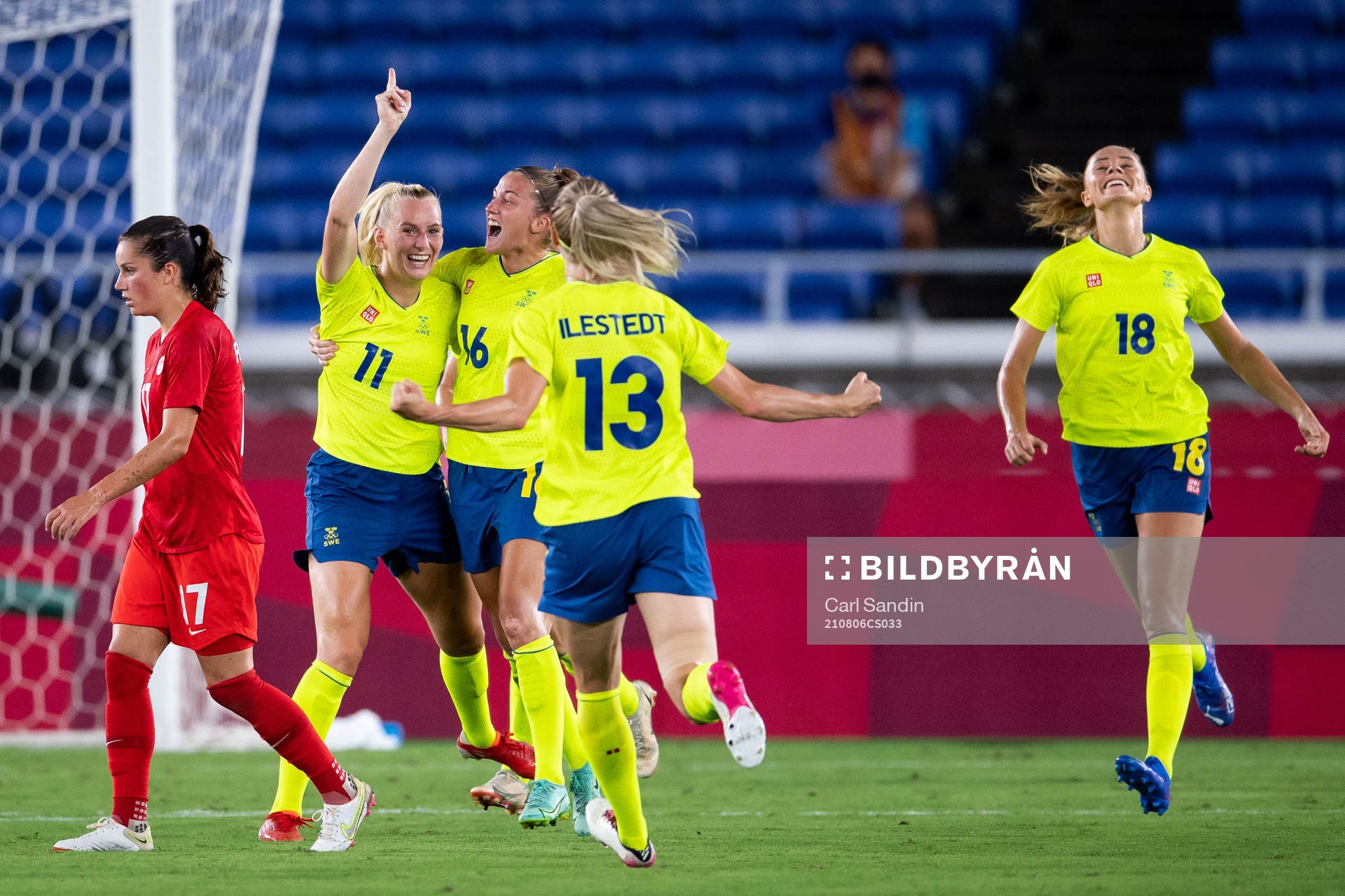 Stina Blackstenius of Sweden celebrates 1-0 in the