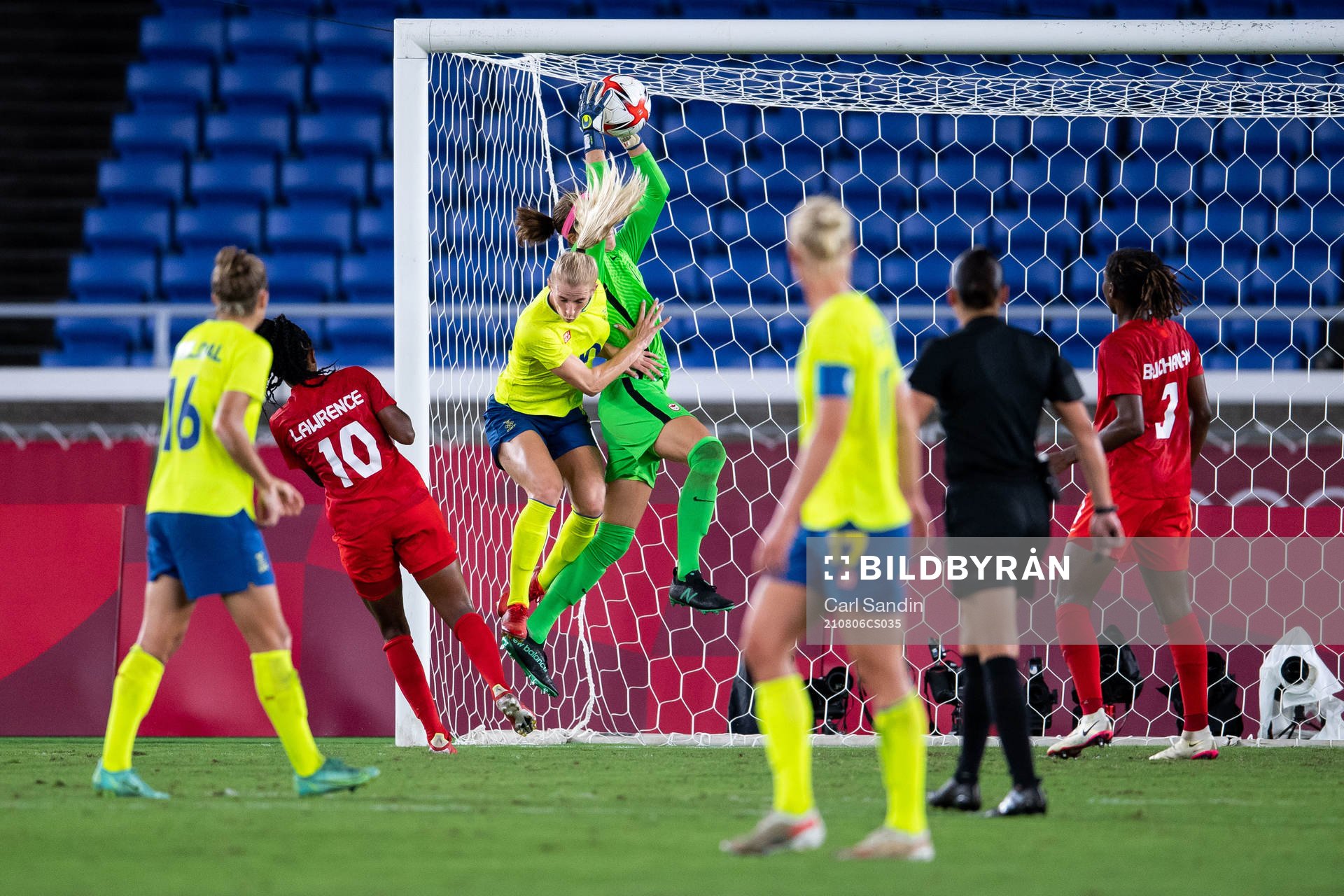Sofia Jakobsson of Sweden and goalkeeper Stephanie Labbe of