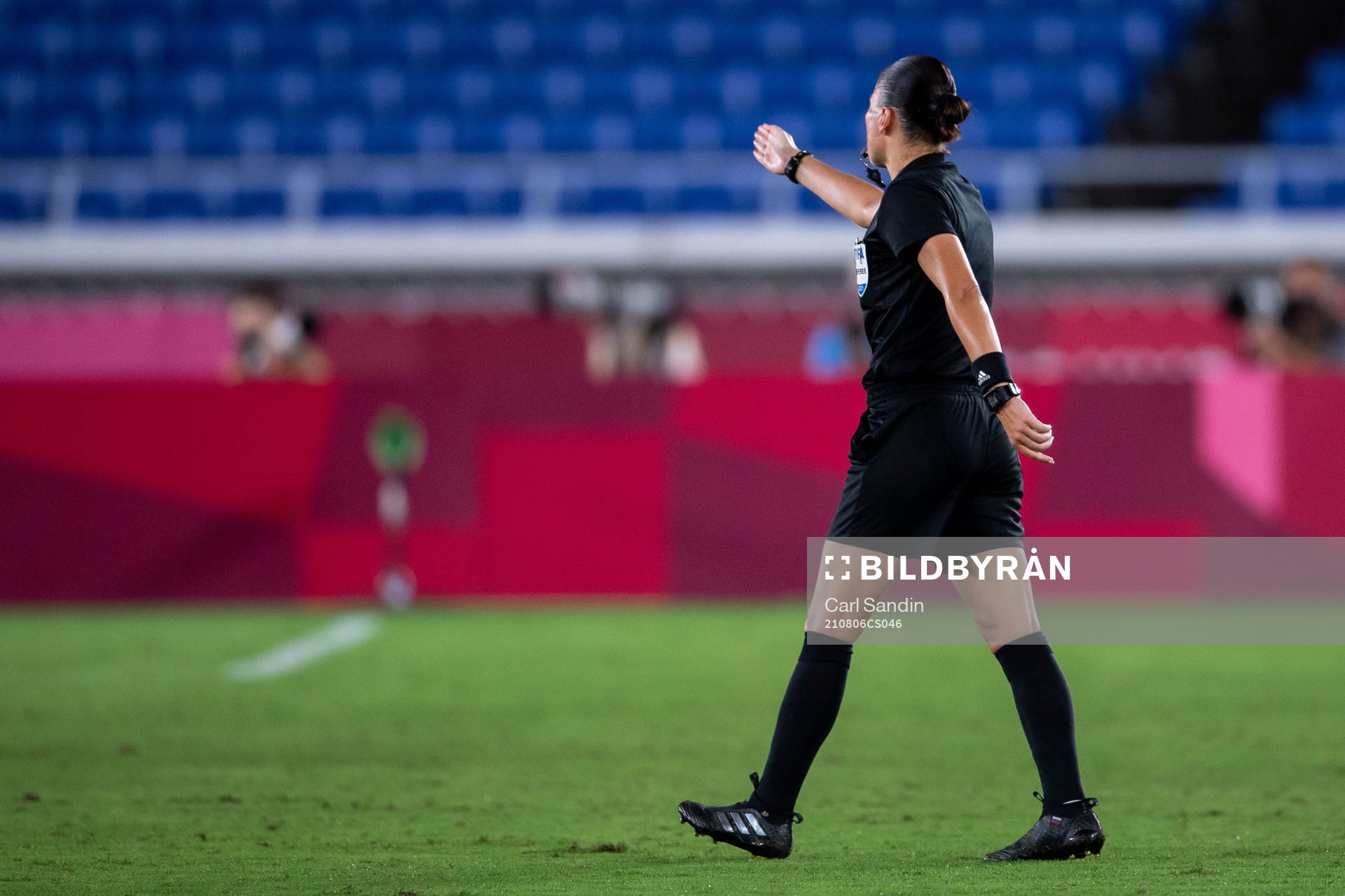 Referee Anastasia Pustovoitova in the women’s football