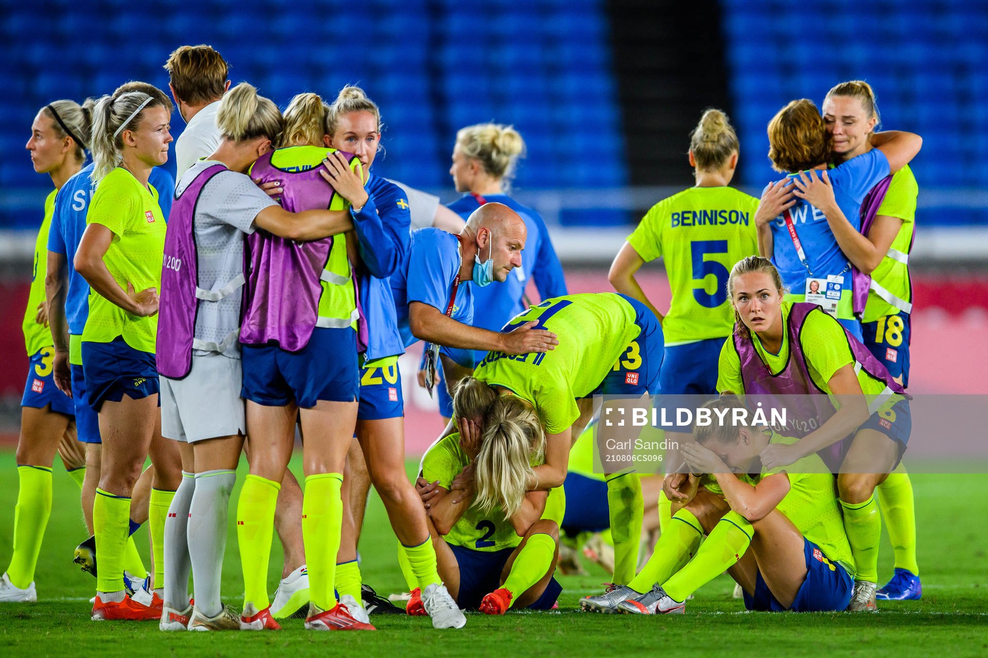 Players of Sweden look dejected