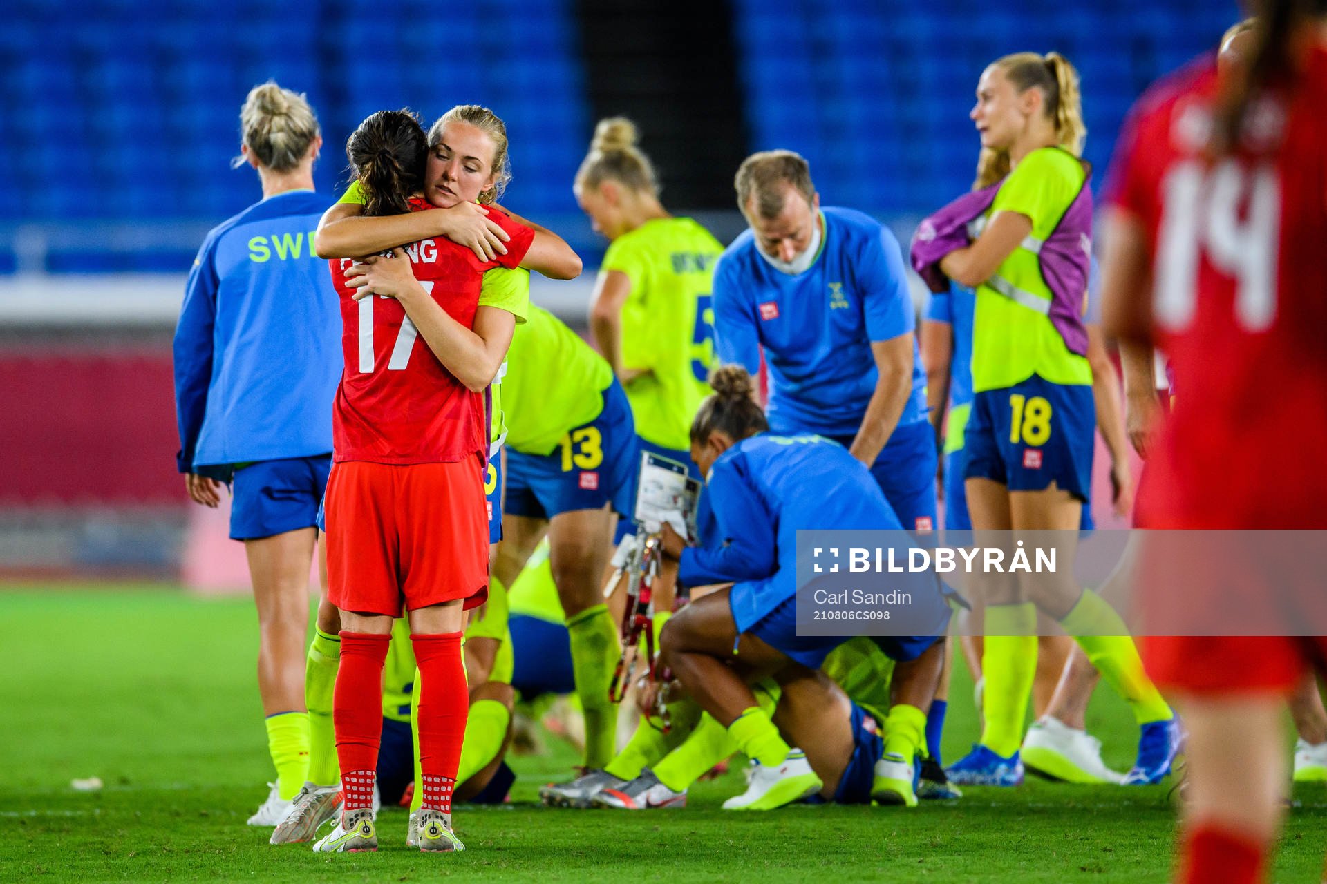 Jessie Fleming of Canada and Magdalena Eriksson of Sweden