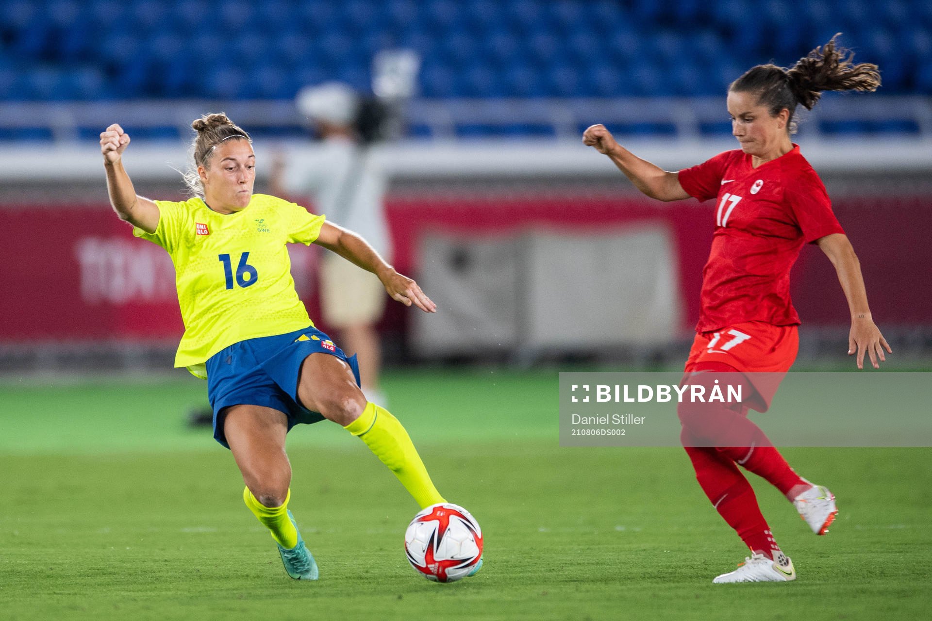 Filippa Angeldahl of Sweden and Jessie Fleming of Canada in
