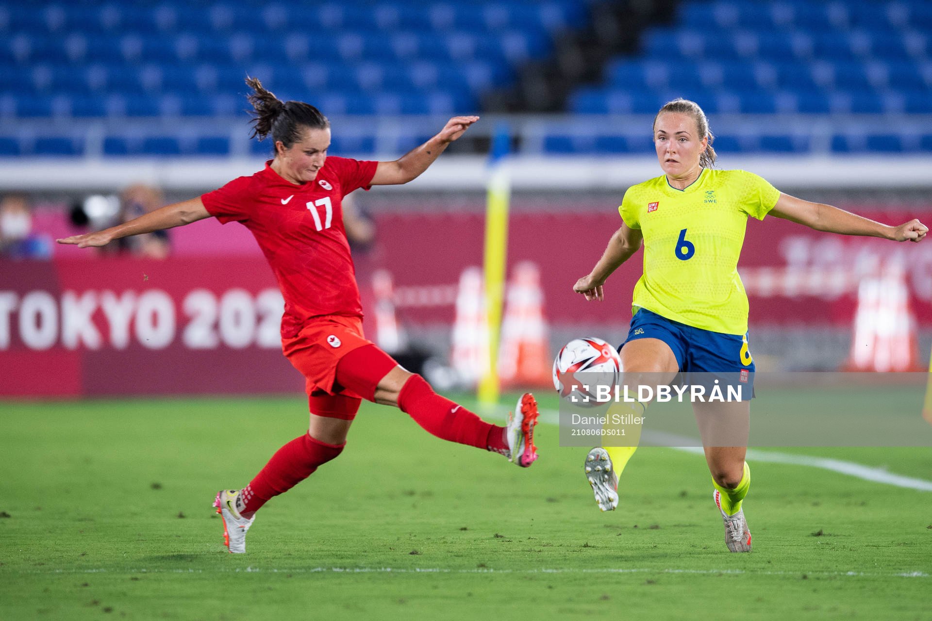 Jessie Fleming of Canada and Magdalena Eriksson of Sweden