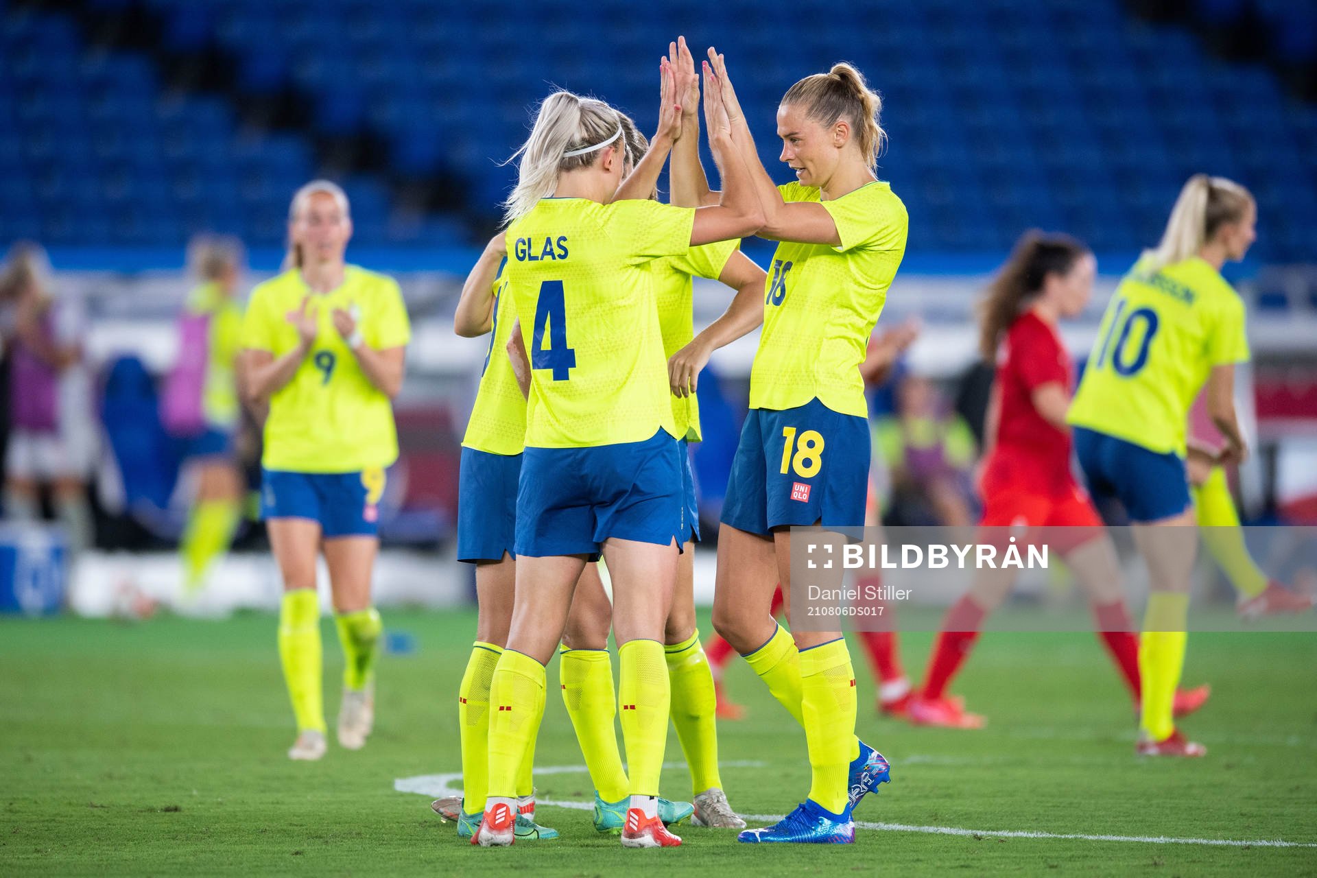 Hanna Glas and Lina Hurtig of Sweden in the women’s