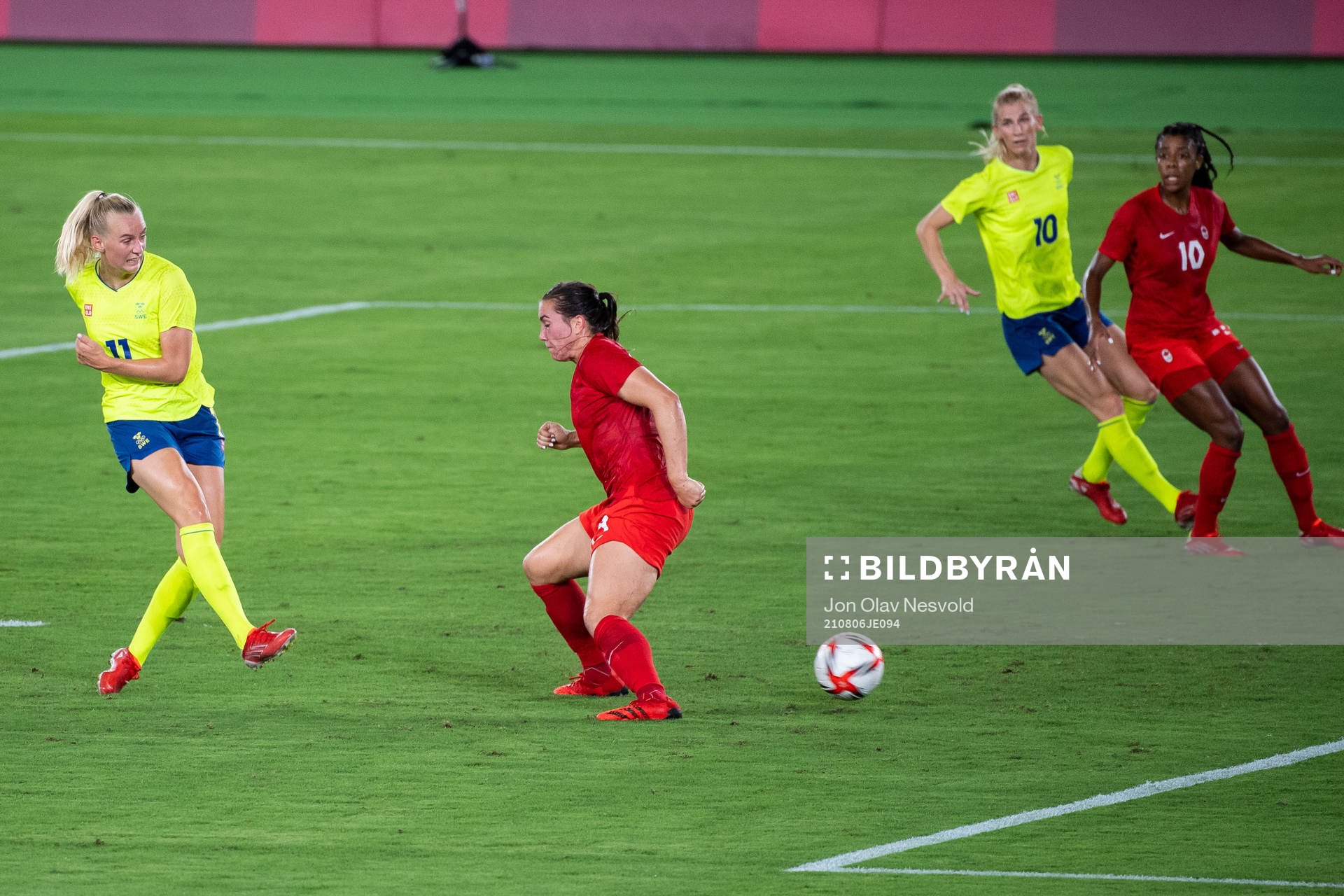 Stina Blackstenius of Sweden scores 1-0 in the women’s