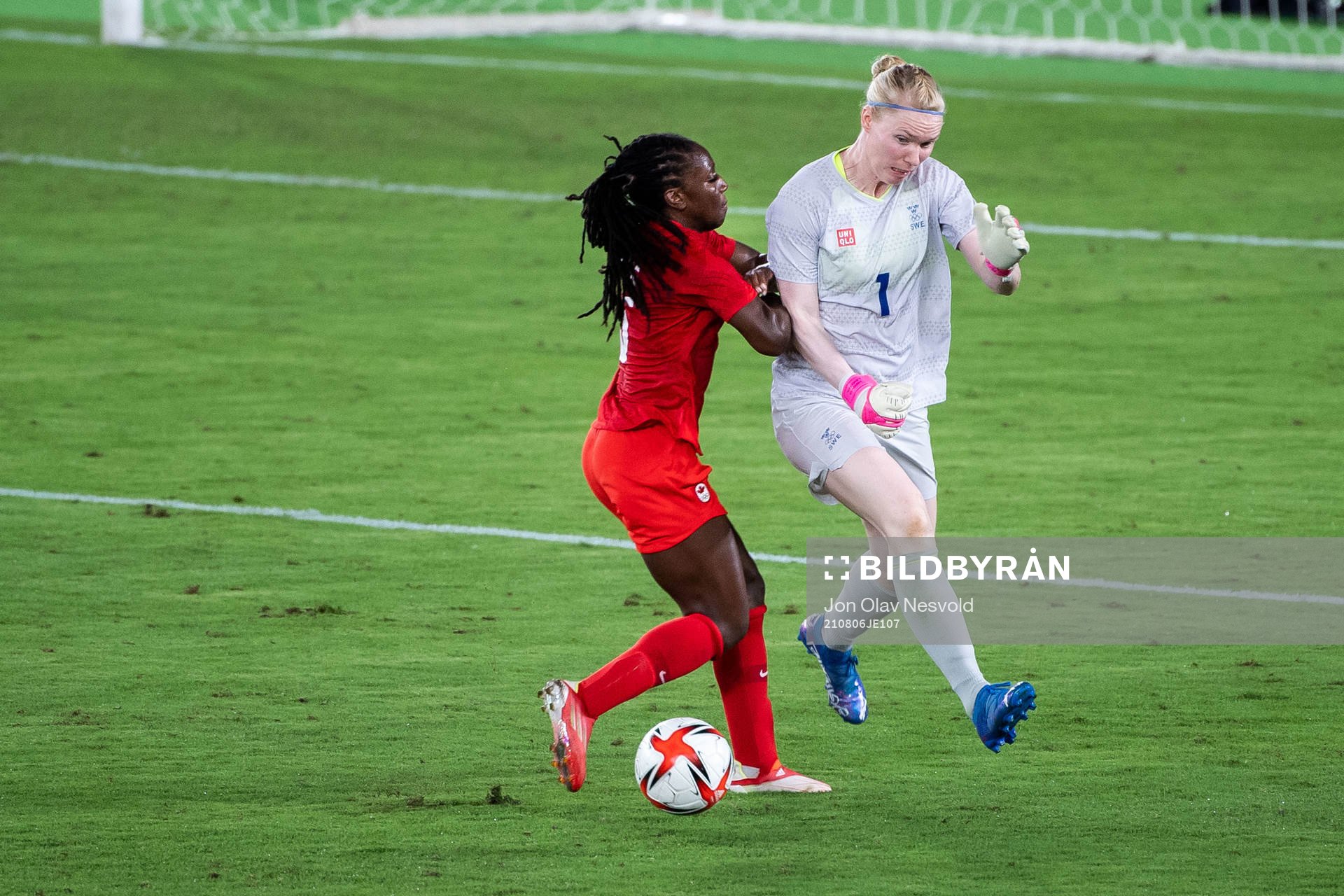 Deanne Rose of Canada and goalkeeper Hedvig Lindahl of