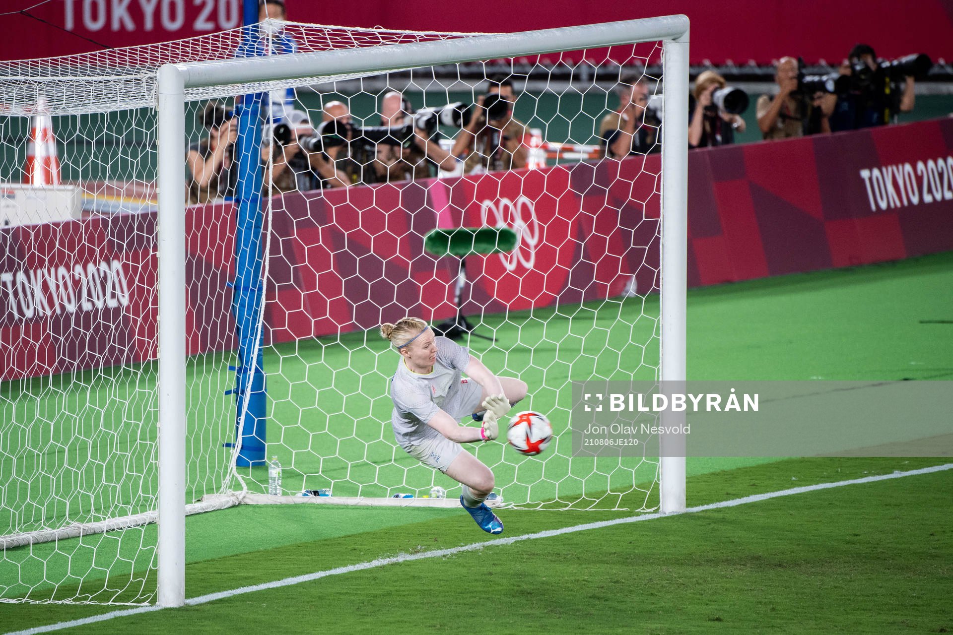 Goalkeeper Hedvig Lindahl of Sweden in the women’s