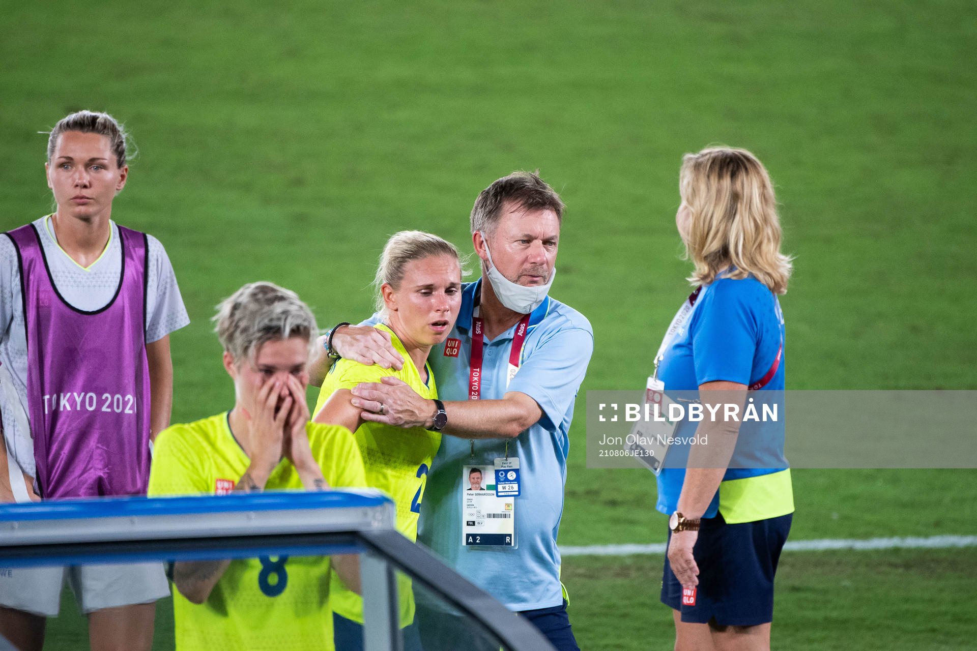 Jonna Andersson and Peter Gerhardsson, head coach of Sweden