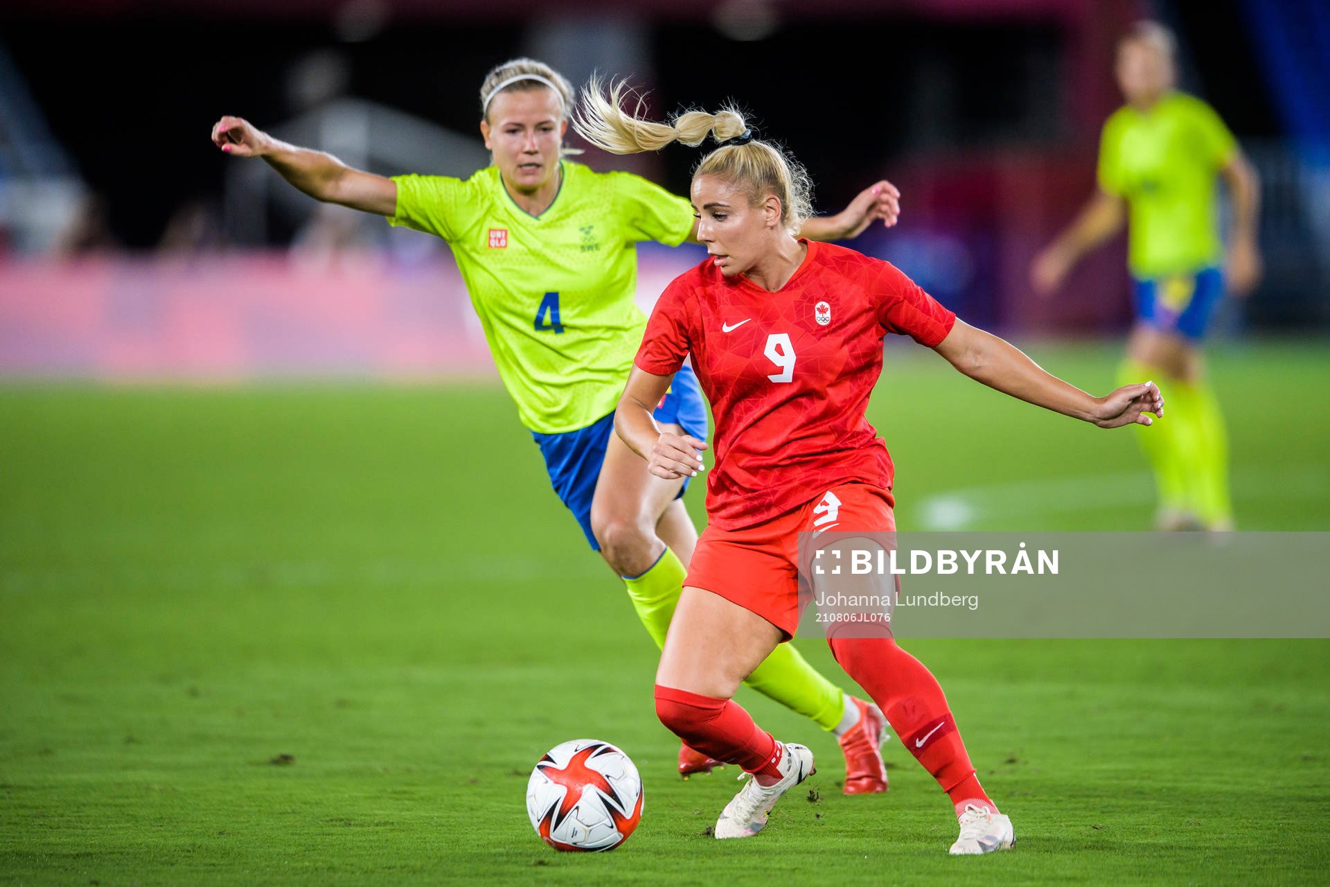 Adriana Leon of Canada and Hanna Glas of Sweden in the