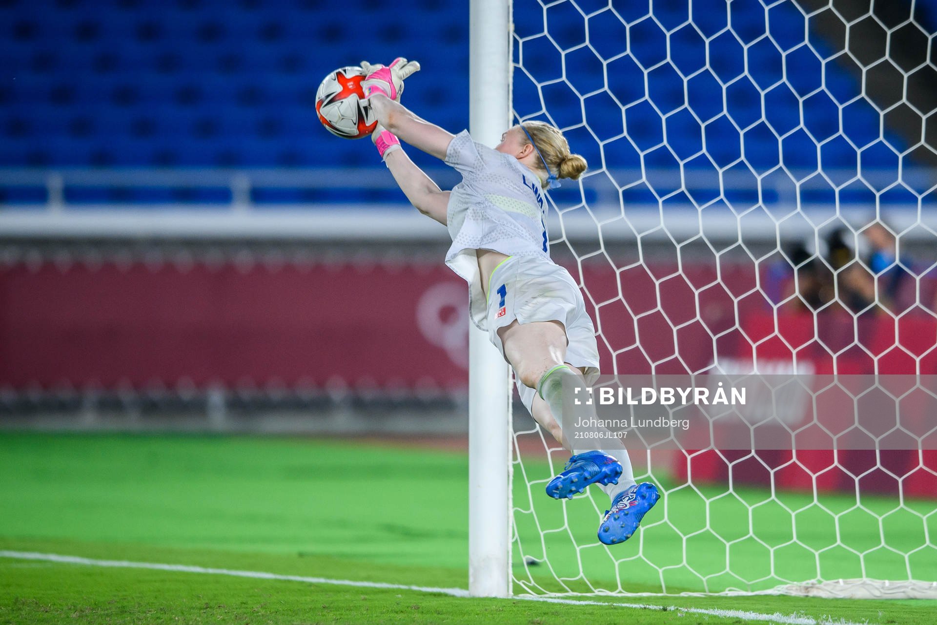 Hedvig Lindahl of Sweden saves a penalty