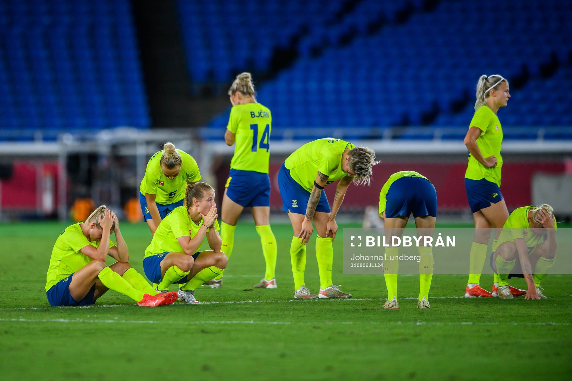 Players of Sweden look dejected