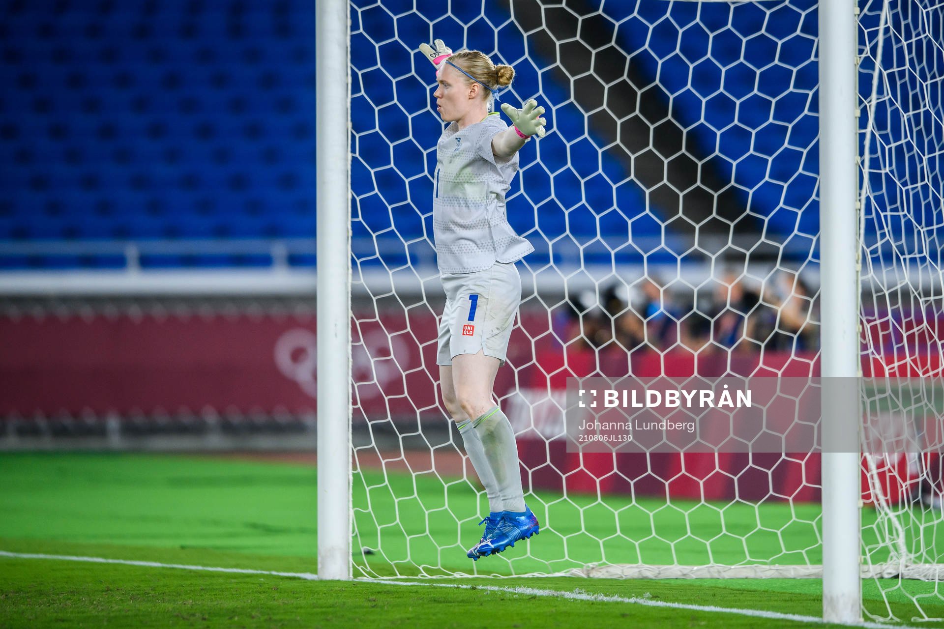 Hedvig Lindahl of Sweden
