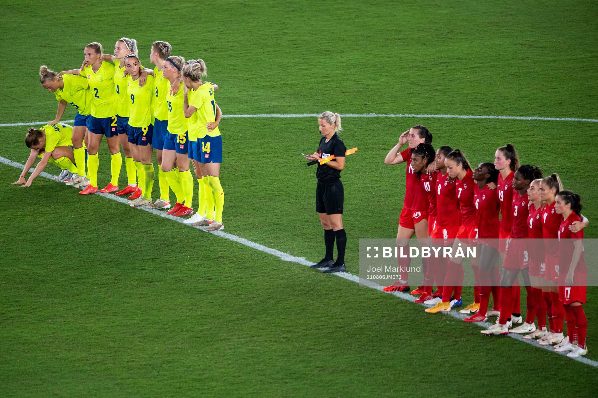Players of Sweden and of Canada