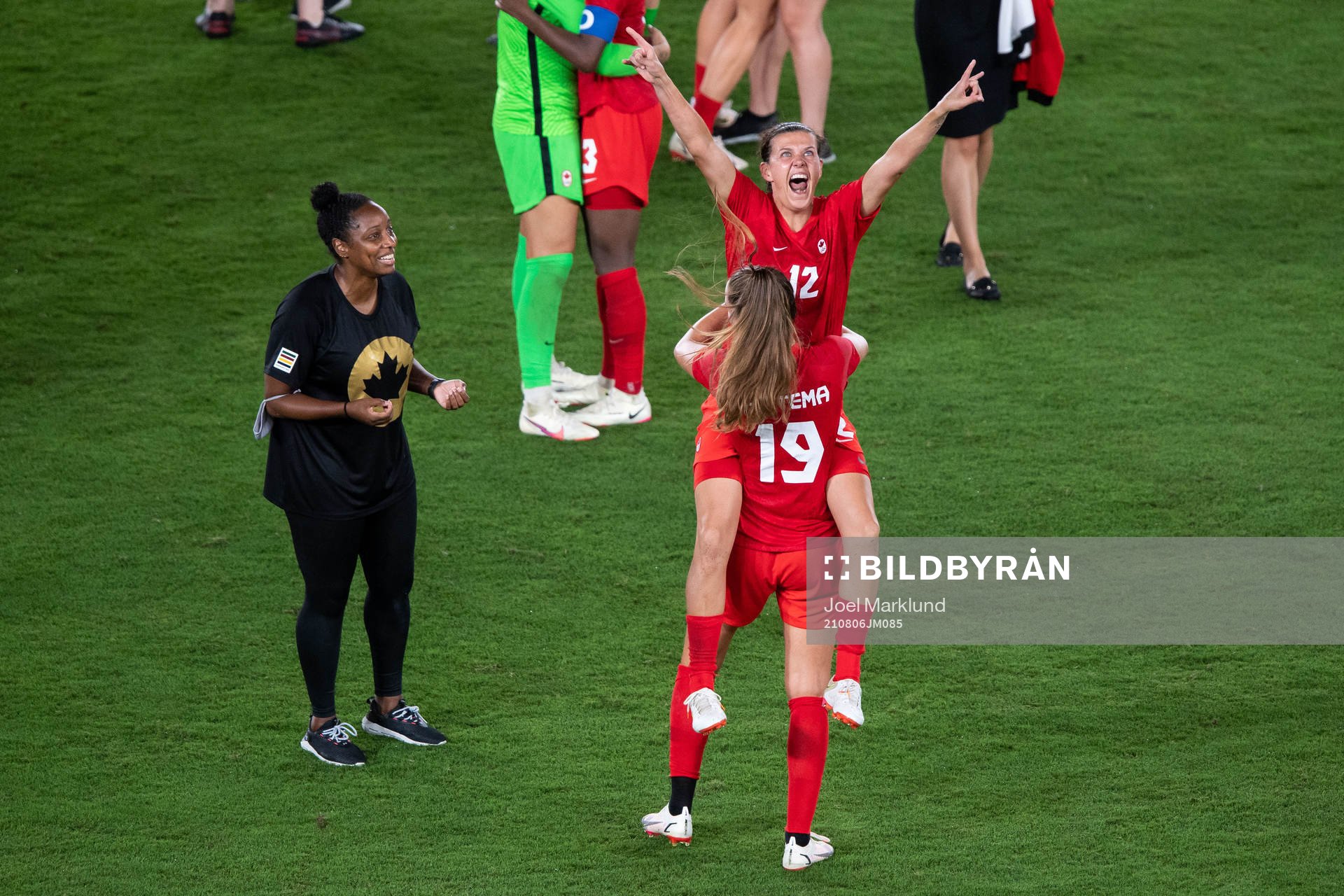 Christine Sinclair and Jordyn Huitema of Canada celebrates