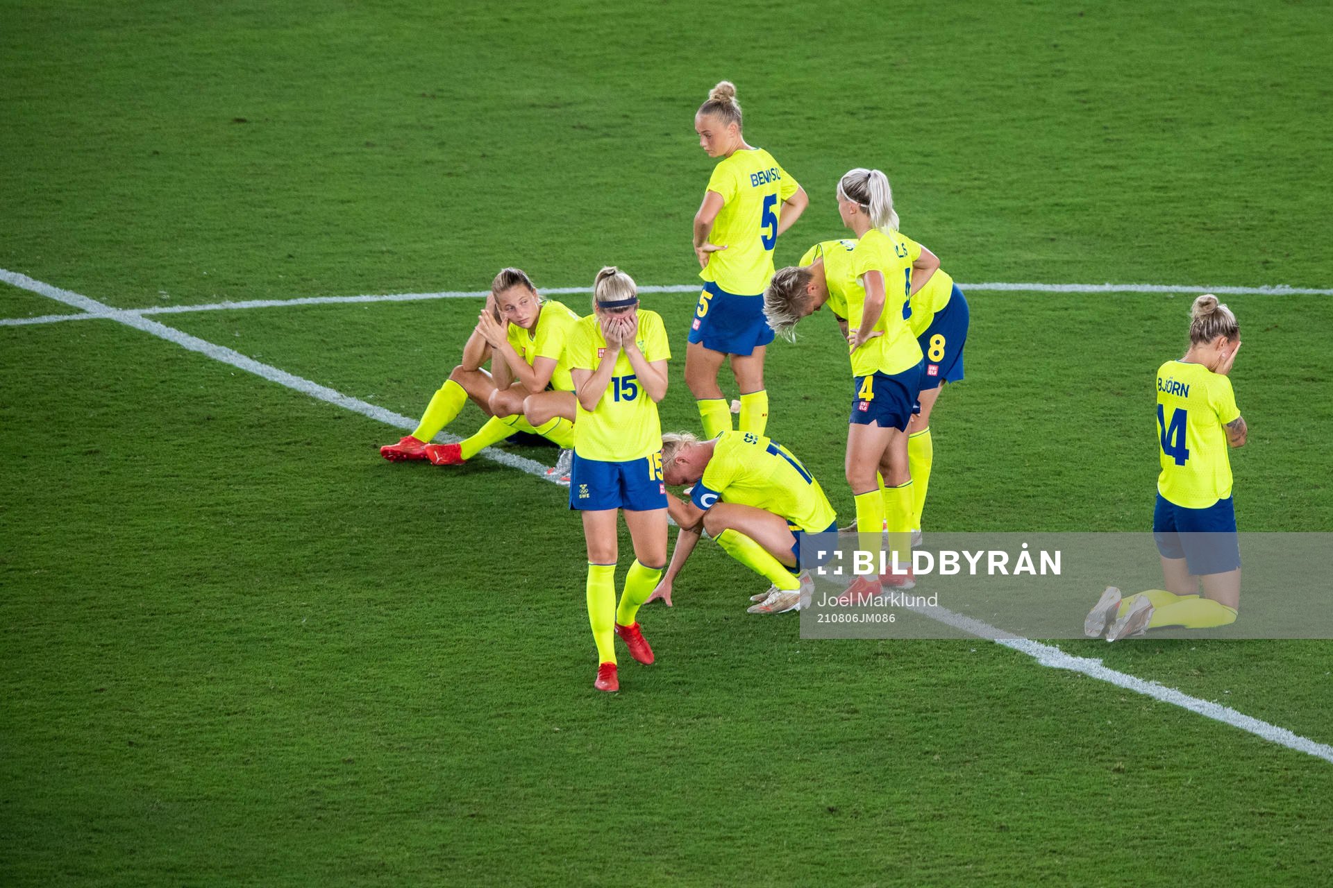 Players of Sweden looks dejected