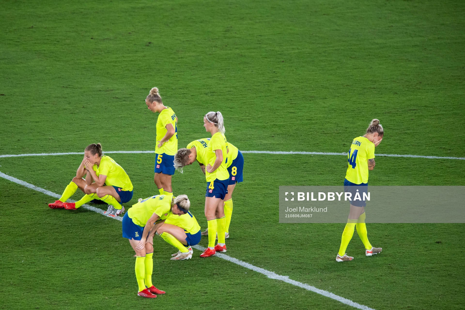 Players of Sweden looks dejected