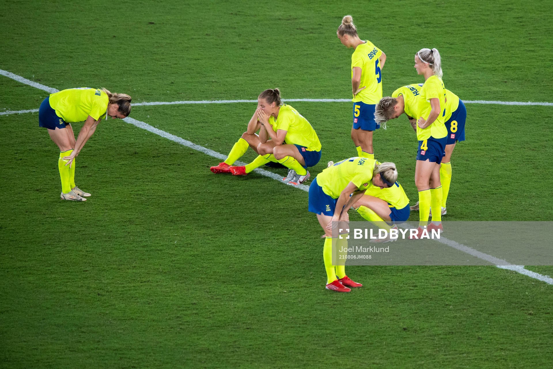 Players of Sweden looks dejected