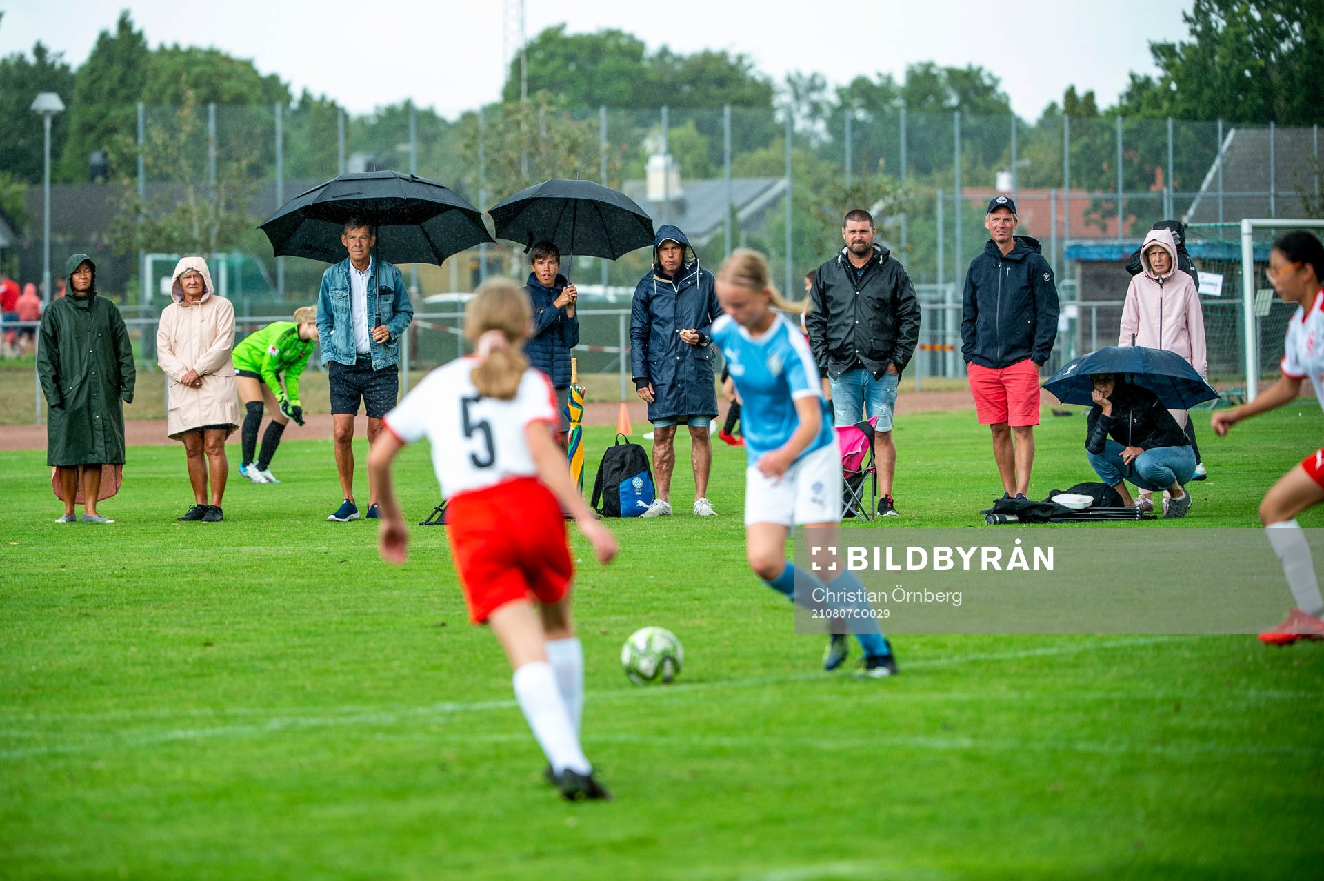 Föräldrar följer Borgeby mot Råå, flickor -09