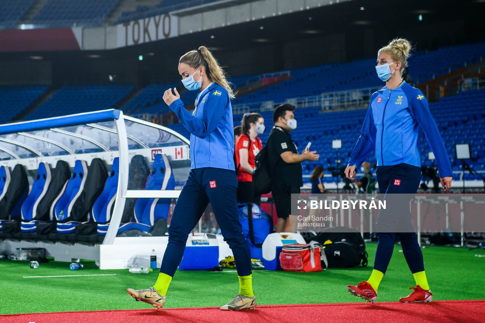 Kosovare Asllani and Sofia Jakobsson of Sweden look dejected