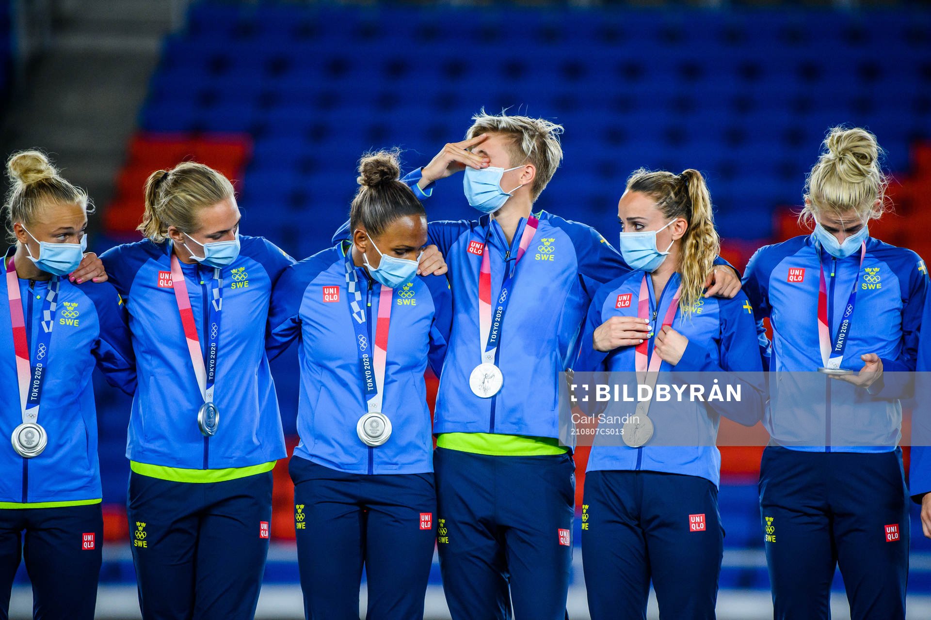 Hanna Bennison, Jonna Andersson, Madelen Janogy, Lina Hurtig, Kosovare Asllani and Sofia Jakobsson of Sweden look dejected on the podium during the medal ceremony after the women’s football final during day 14 of the Tokyo 2020 Olympic Games on August 6, 2021 in Tokyo. 