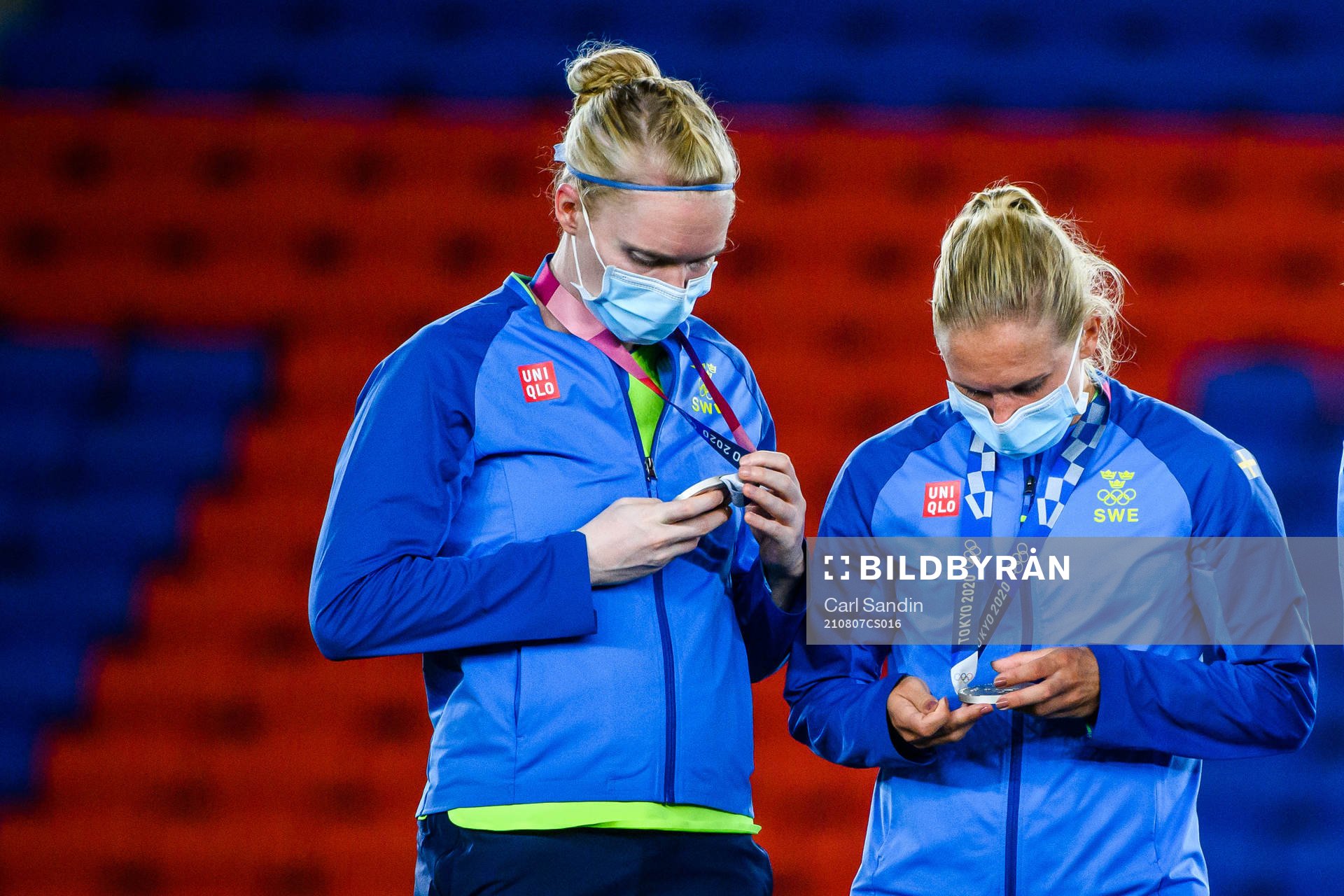 Hedvig Lindahl and Jonna Andersson of Sweden inspect their