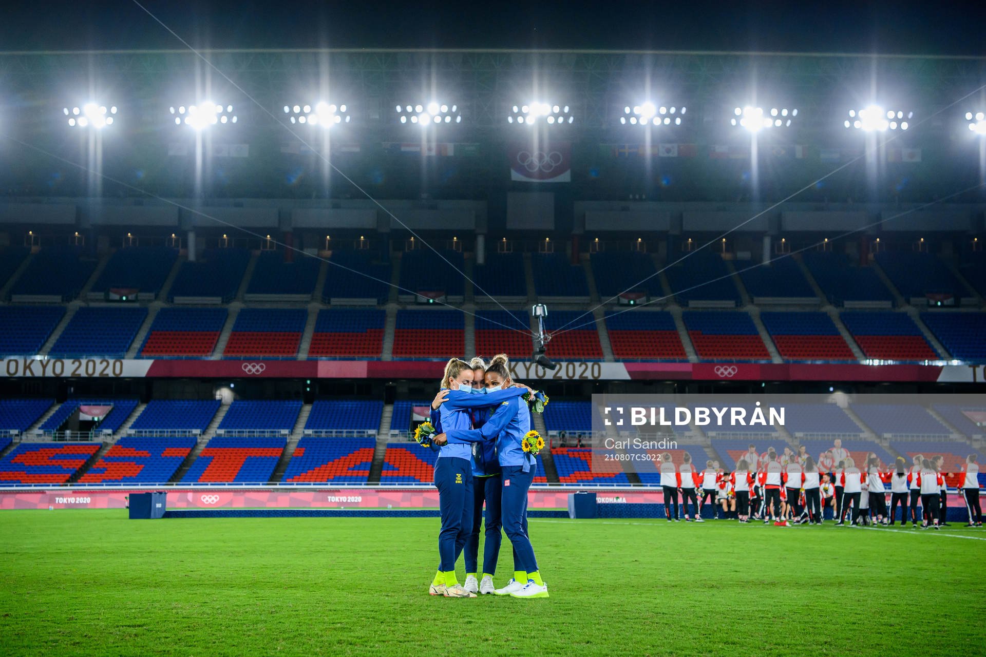 Kosovare Asllani, Julia Roddar and Madelen Janogy of Sweden