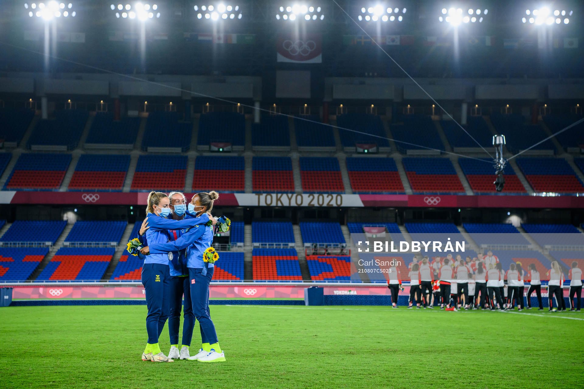 Kosovare Asllani, Julia Roddar and Madelen Janogy of Sweden