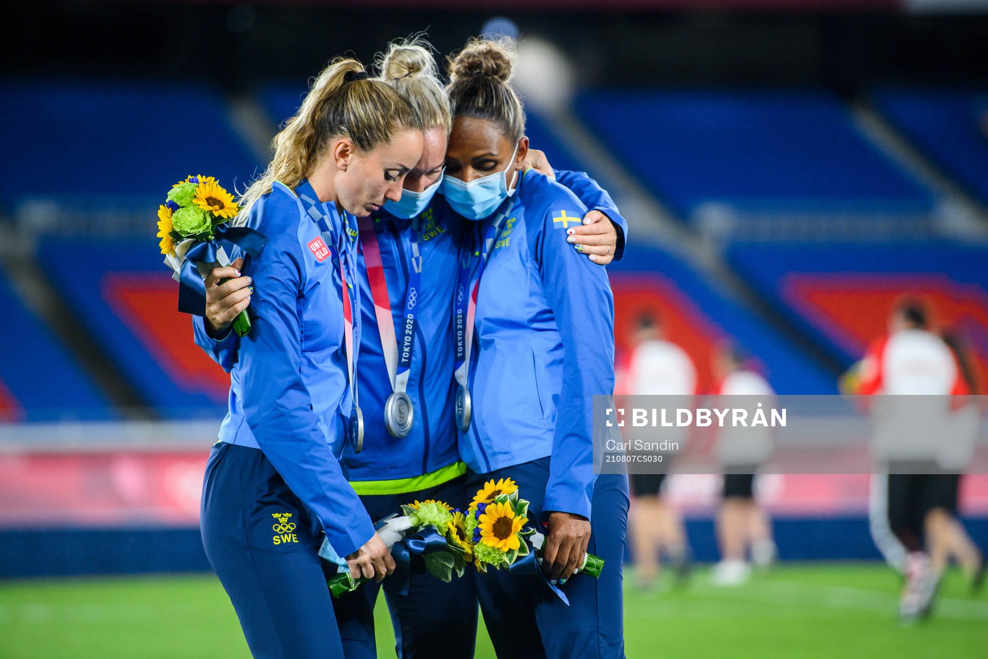 Kosovare Asllani, Julia Roddar and Madelen Janogy of Sweden