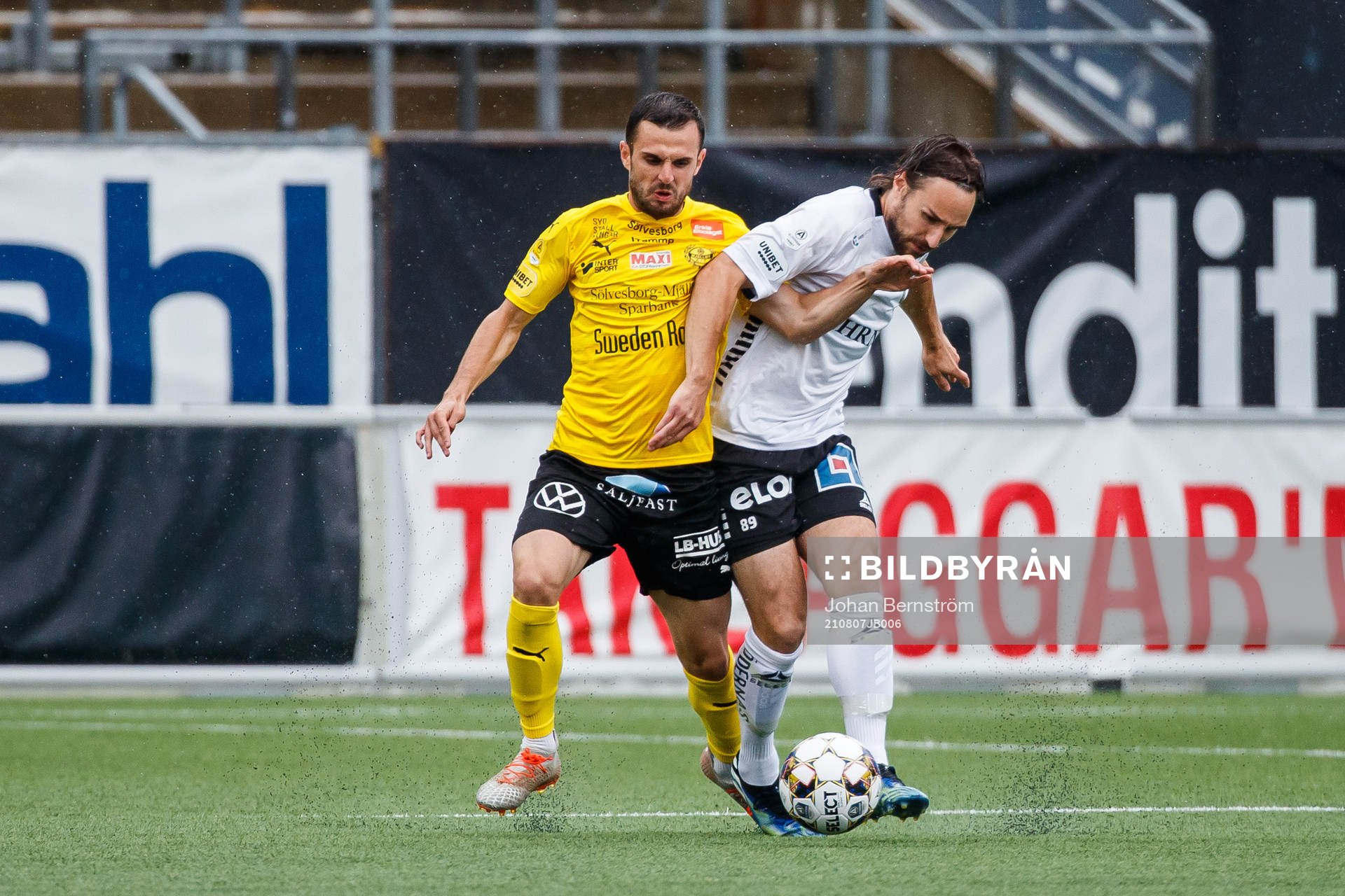 Mjällbys Kadir Hodzic och Örebros Kevin Walker