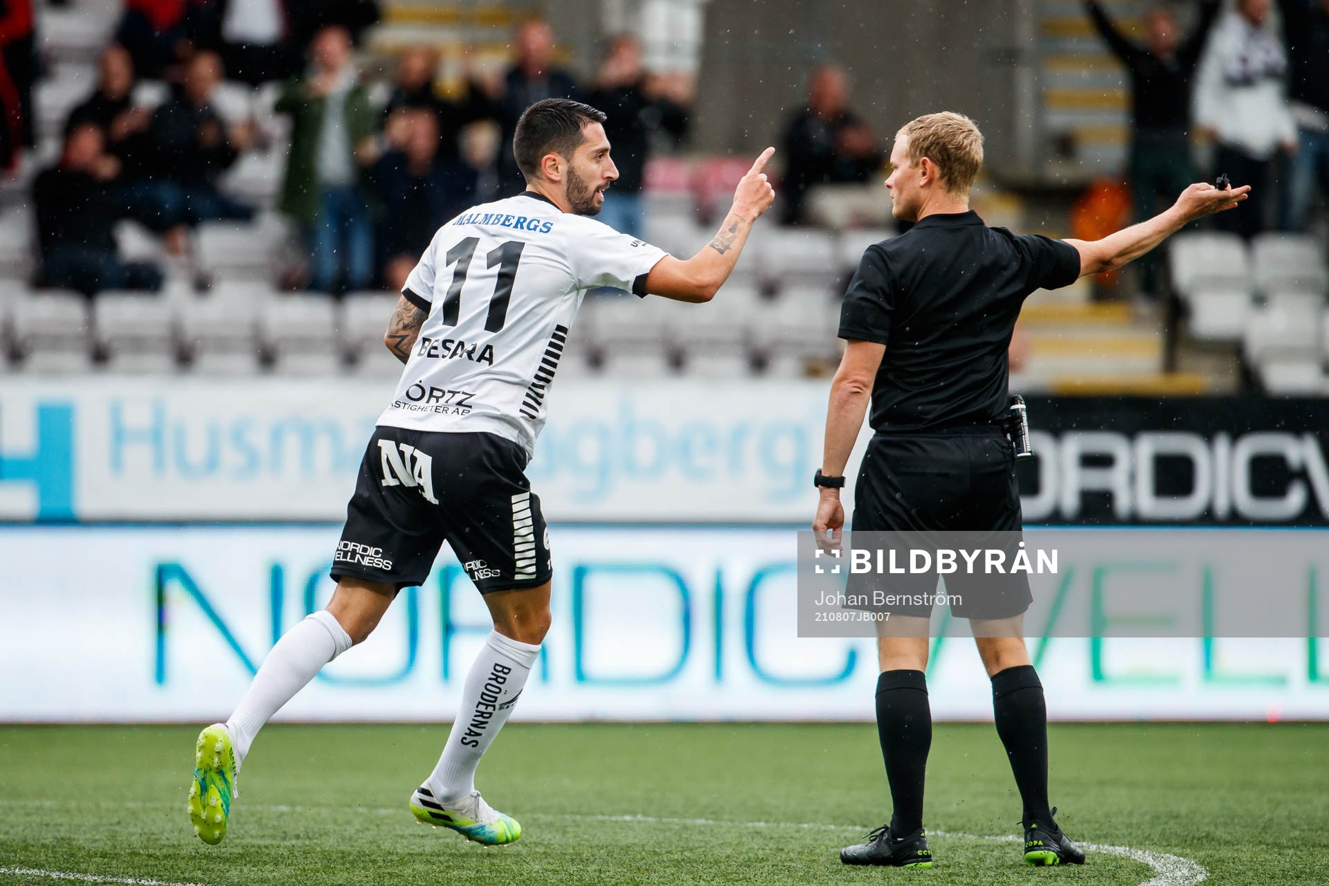 Örebros Nahir Besara jublar efter 1-0 under fotbollsmatchen i Allsvenskan mellan Örebro och Mjällby den 7 augusti 2021 i Örebro. 