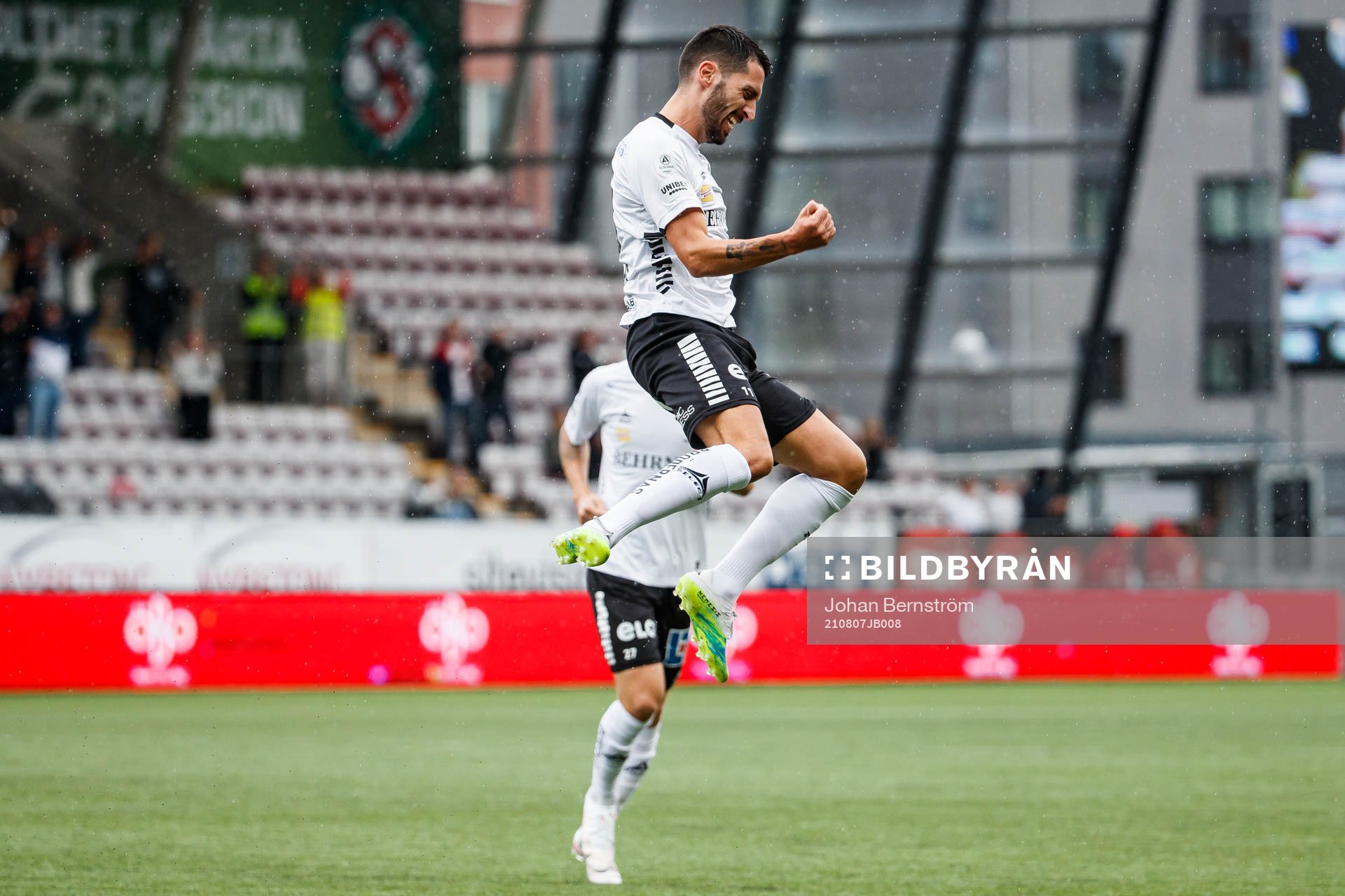 Örebros Nahir Besara jublar