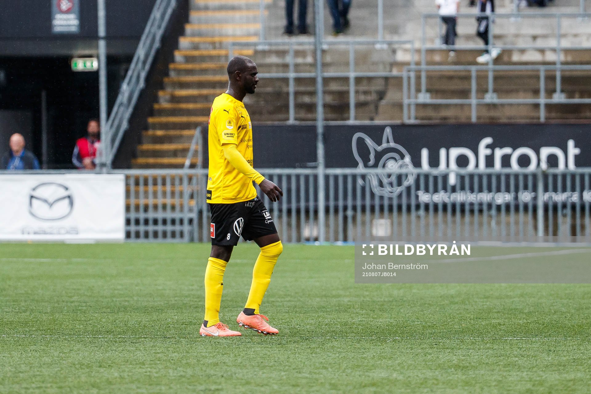 Mjällbys Enock Kofi Adu lämnar planen