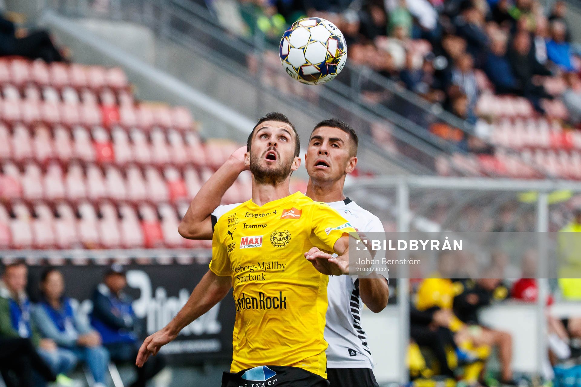 Mjällbys Kadir Hodzic och Örebros Hussein Ali