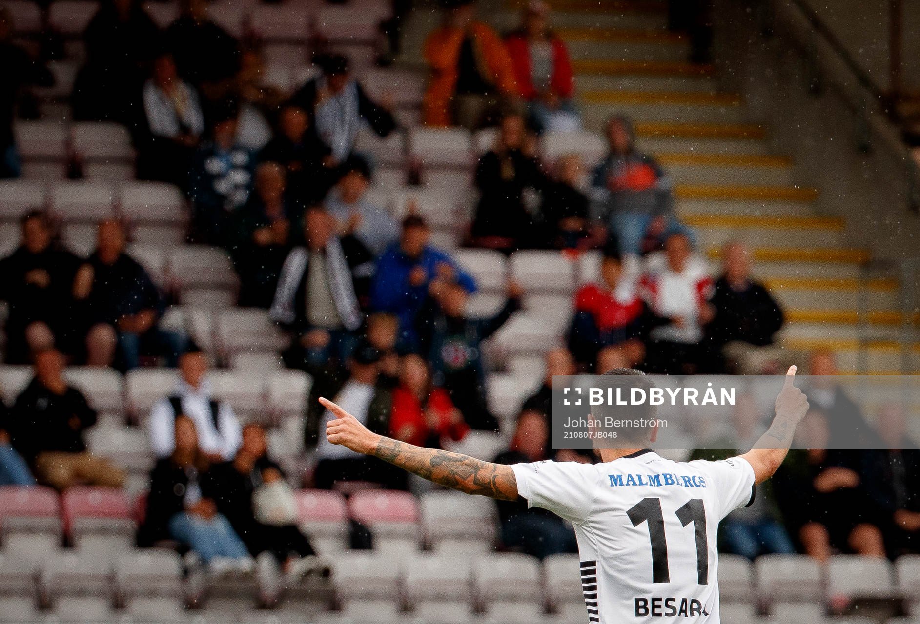 Örebros Nahir Besara gör 1-0 och jublar